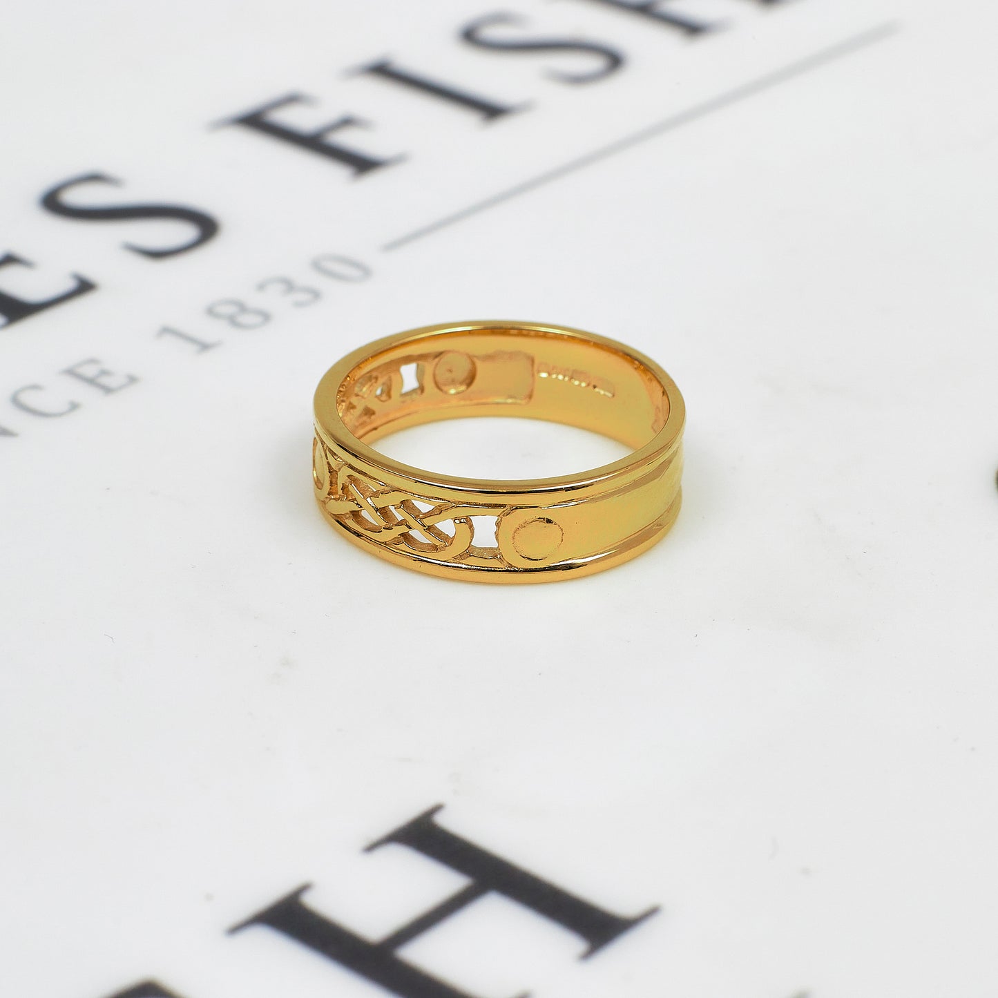 Pre-Owned 9ct Gold Celtic Knot Design Band Ring Size P