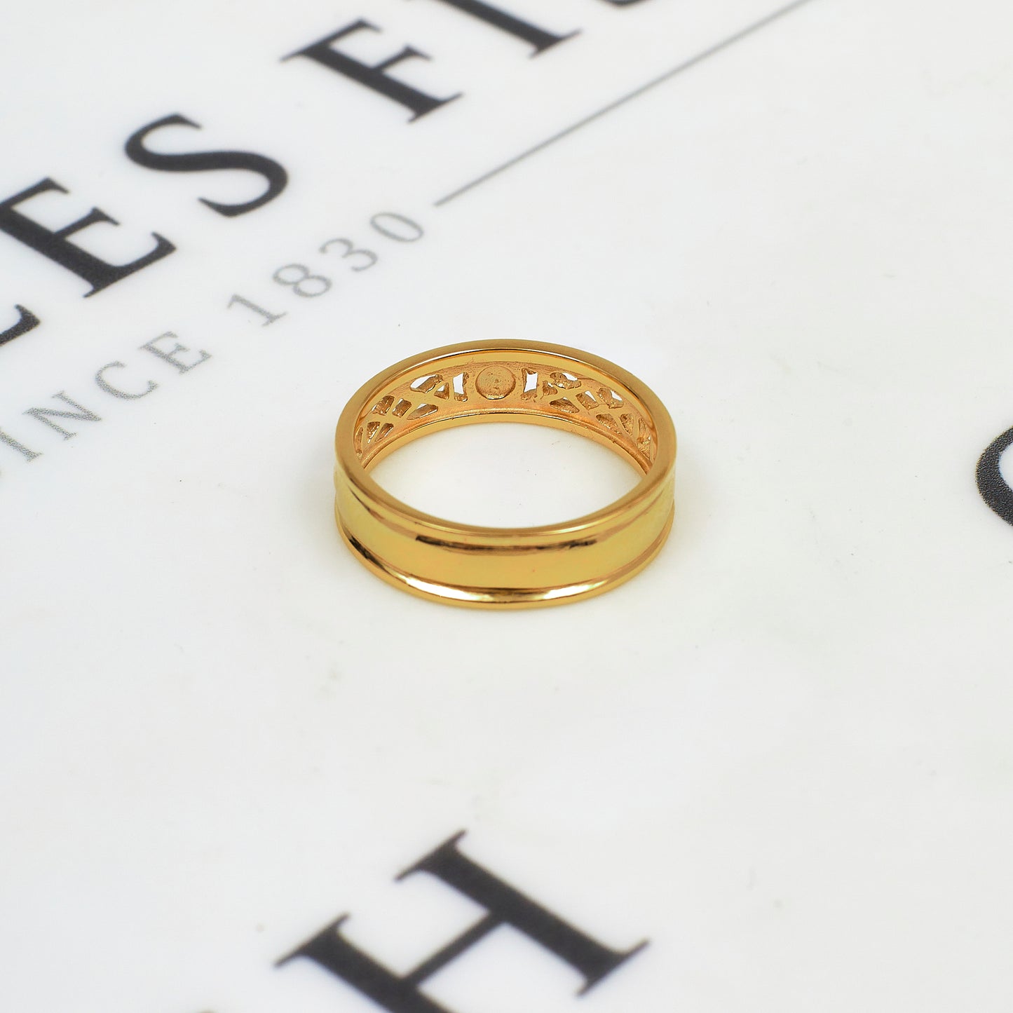 Pre-Owned 9ct Gold Celtic Knot Design Band Ring Size P