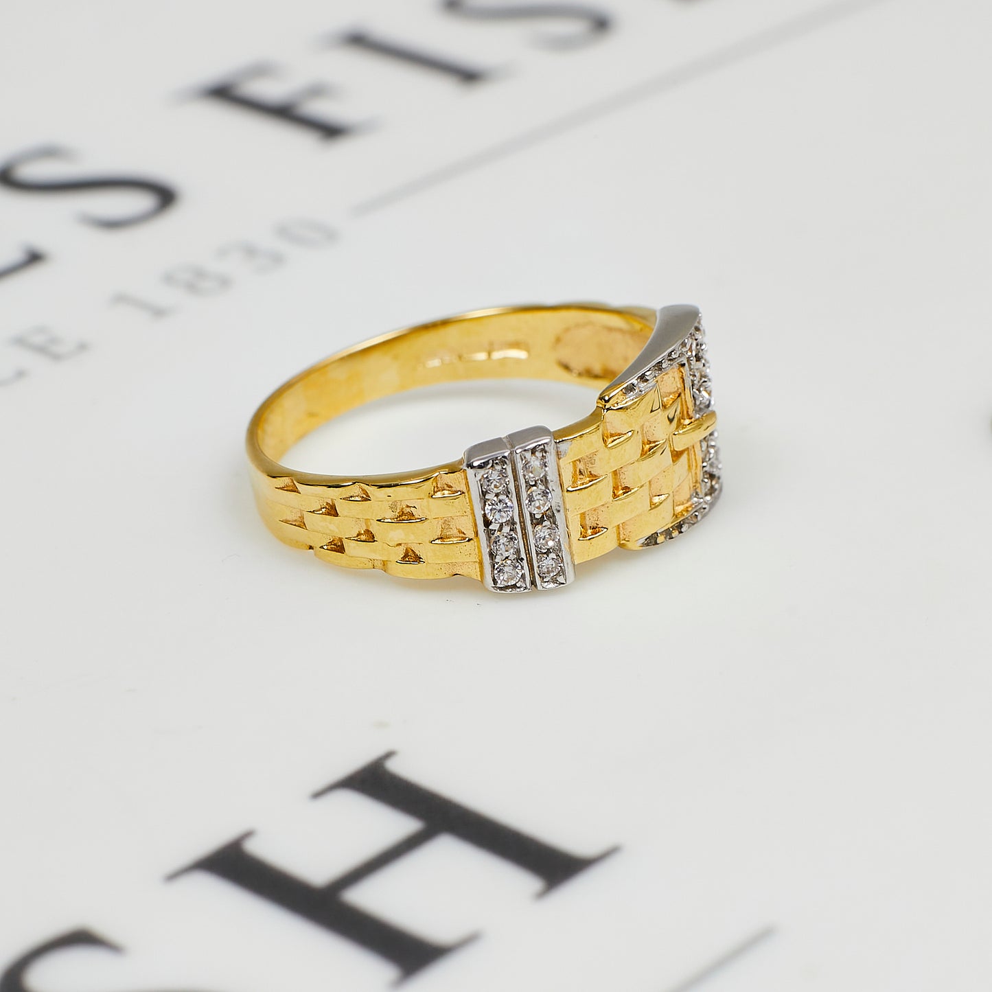 Pre-Owned 9ct Gold Mens CZ Buckle Ring Size W.5