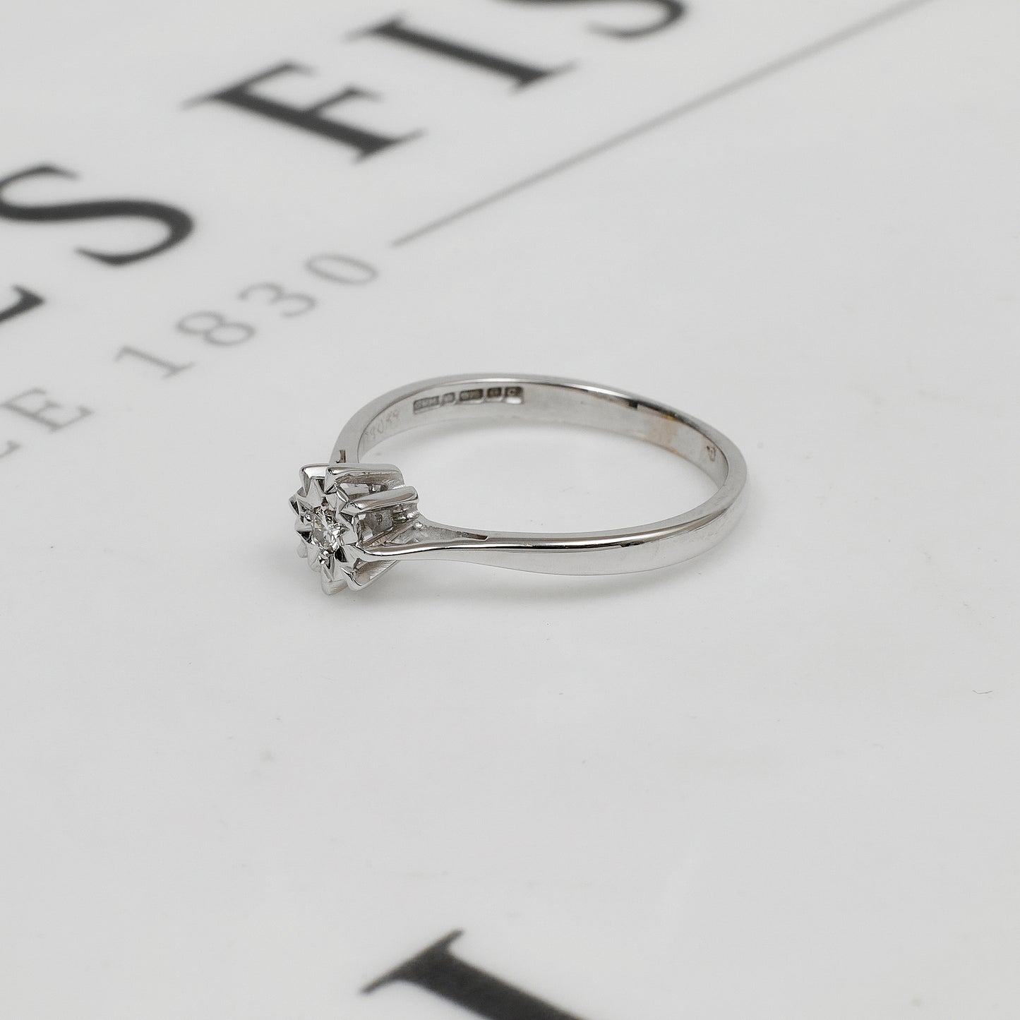 Pre-Owned 9ct White Gold Illusion Set Diamond Ring Size L