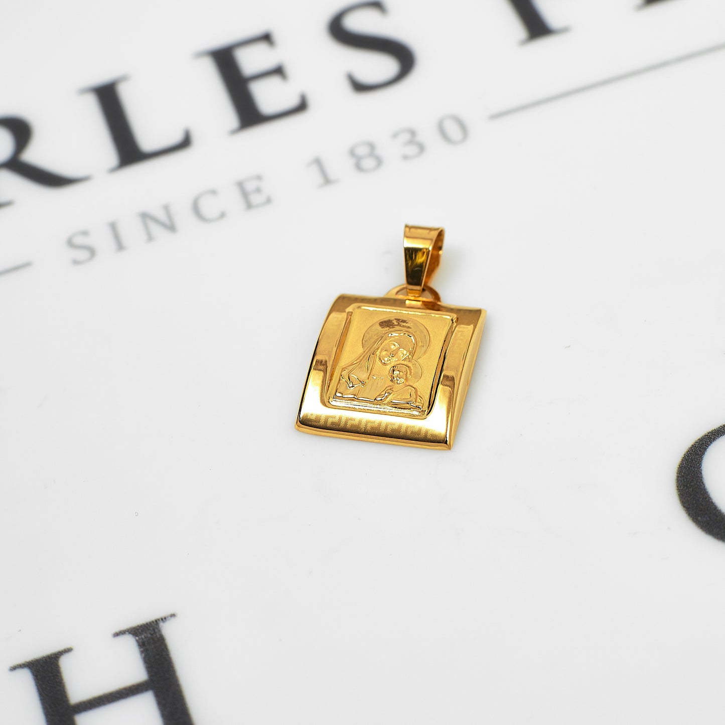 Pre-Owned 18ct Gold Madonna & Child Pendant