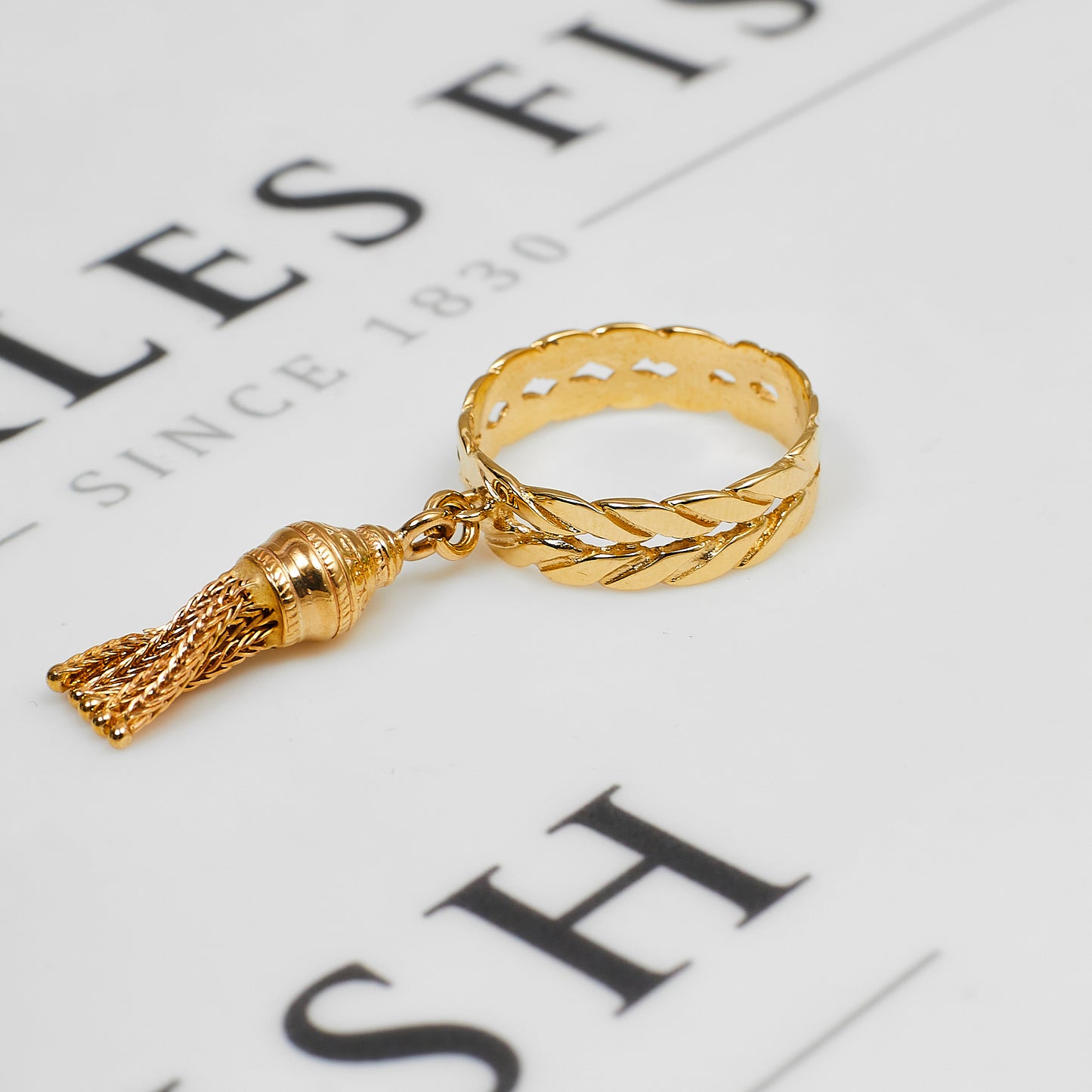 Pre-Owned 9ct Gold Plait Band Ring & Tassel Size T