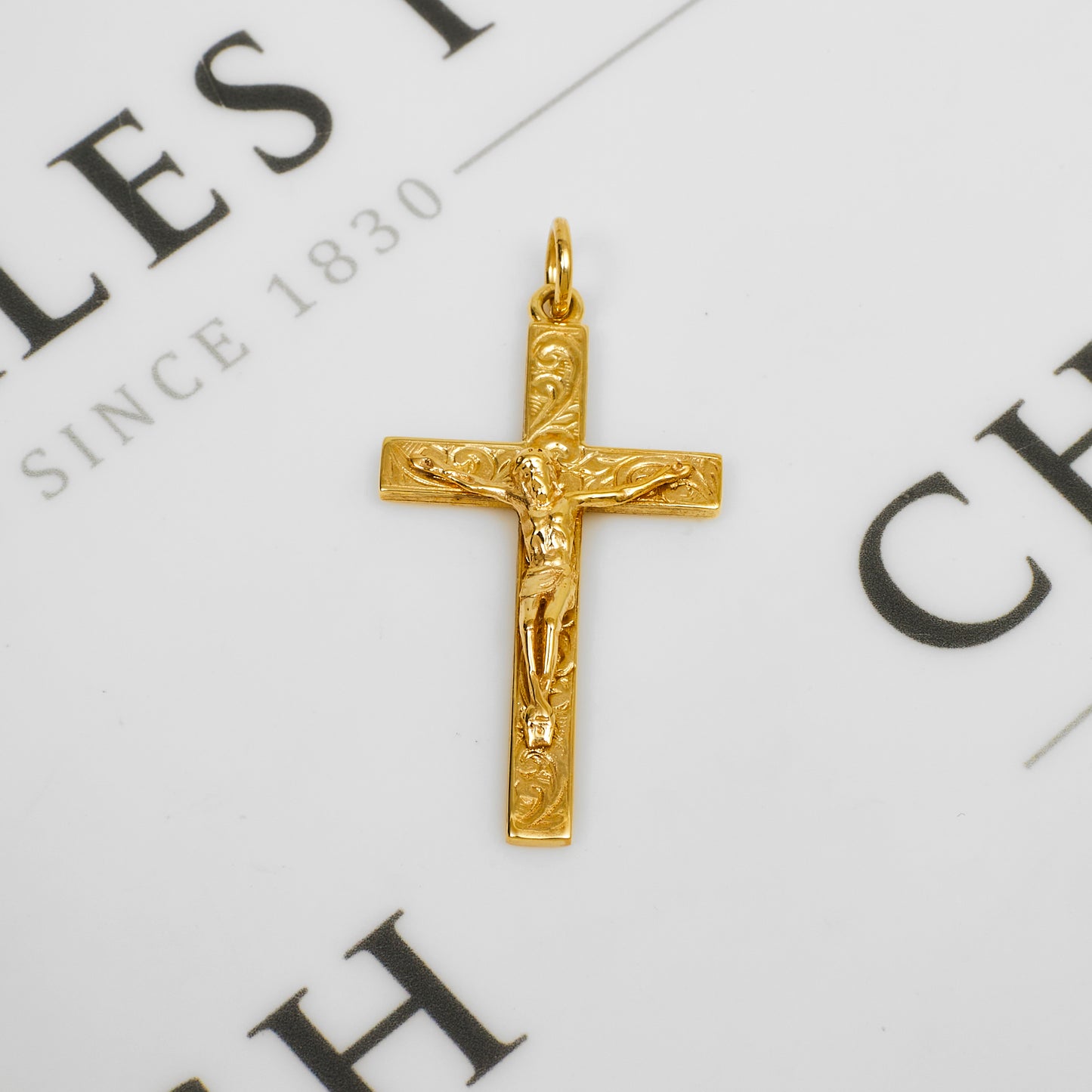 Pre-Owned 9ct Gold Swirl Design Crucifix Pendant