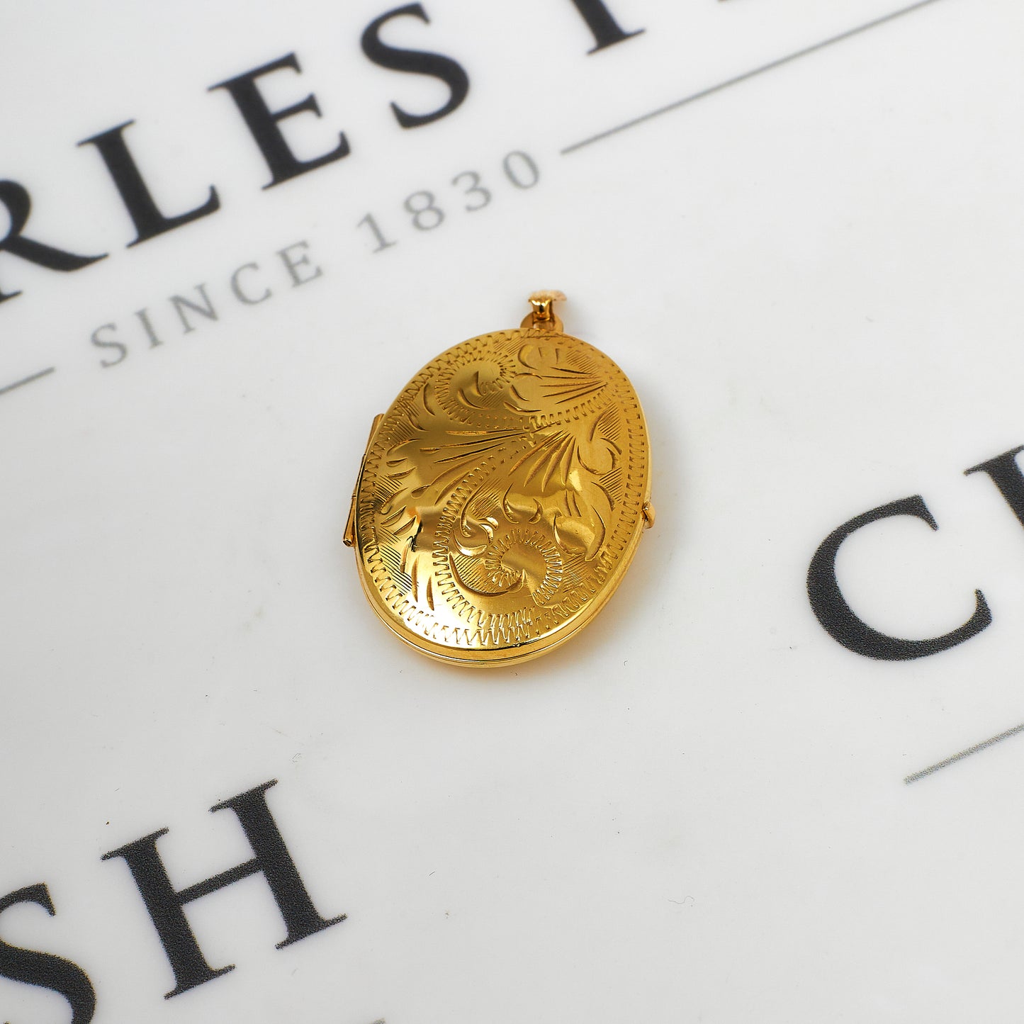 Pre-Owned 9ct Gold Oval Pattern Locket