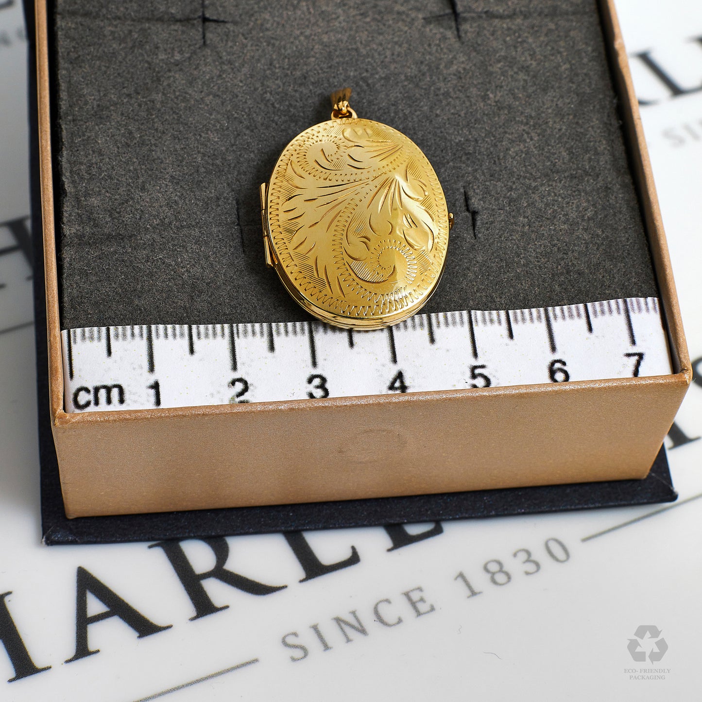 Pre-Owned 9ct Gold Oval Pattern Locket