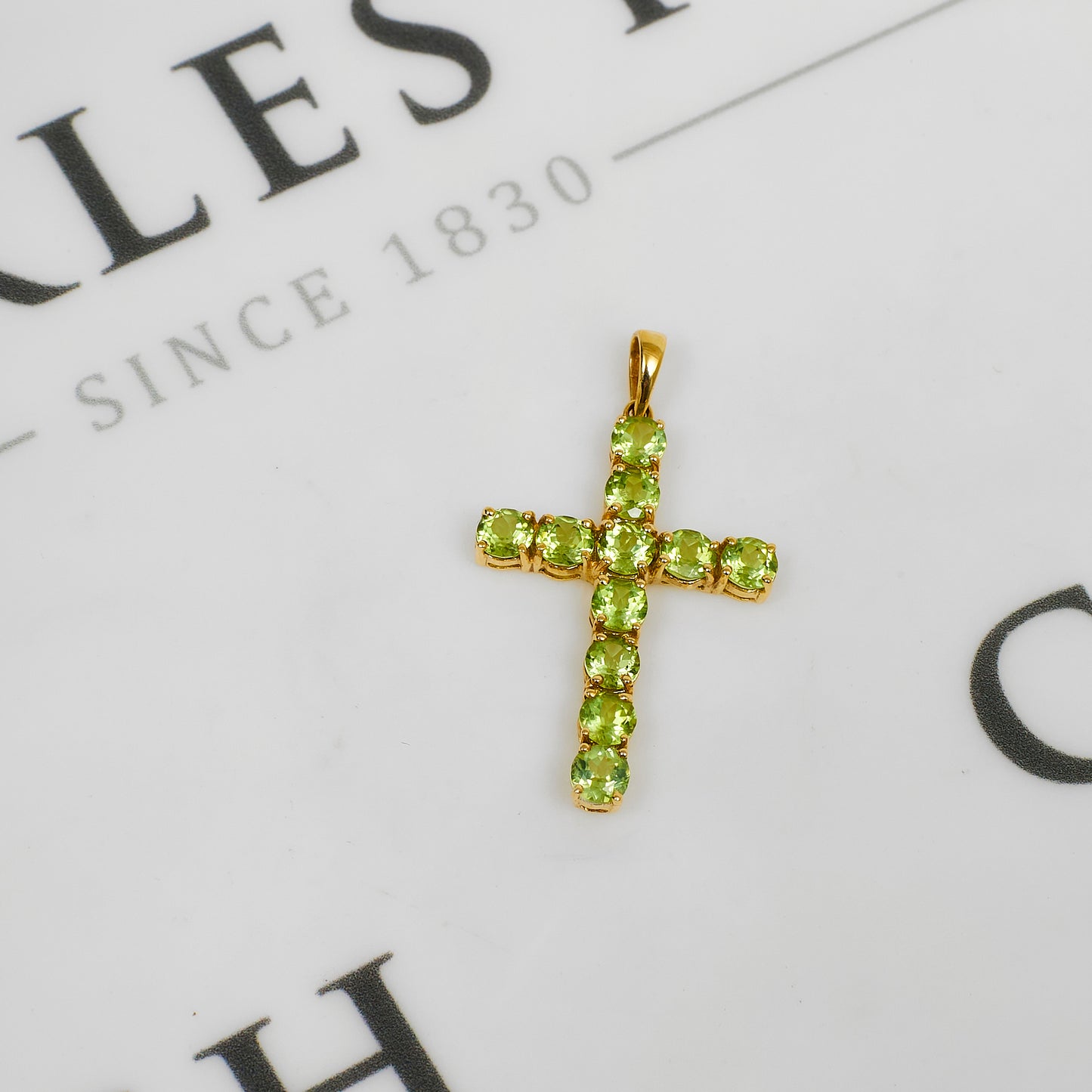 Pre-Owned 9ct Gold Peridot Cross Pendant