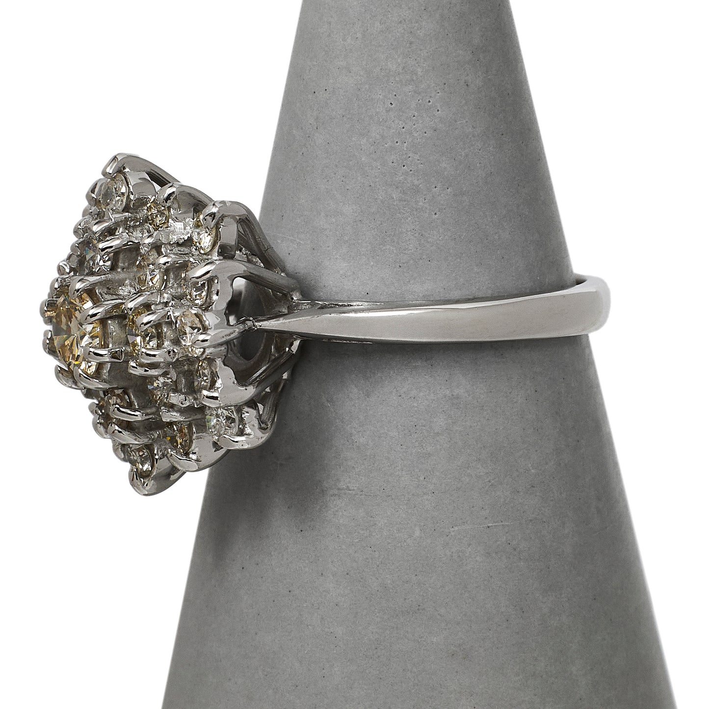 Pre-Owned 18ct White Gold Diamond Cluster Ring Size N