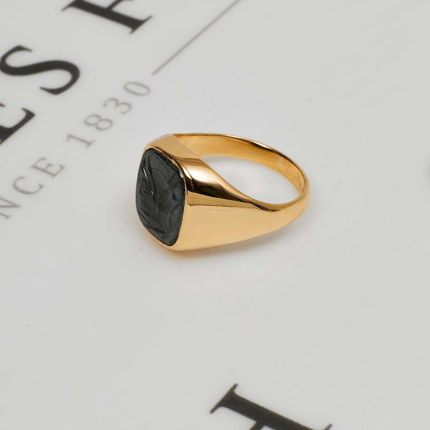 Pre-Owned 9ct Gold Hematite Intaglio Signet Ring Size Q