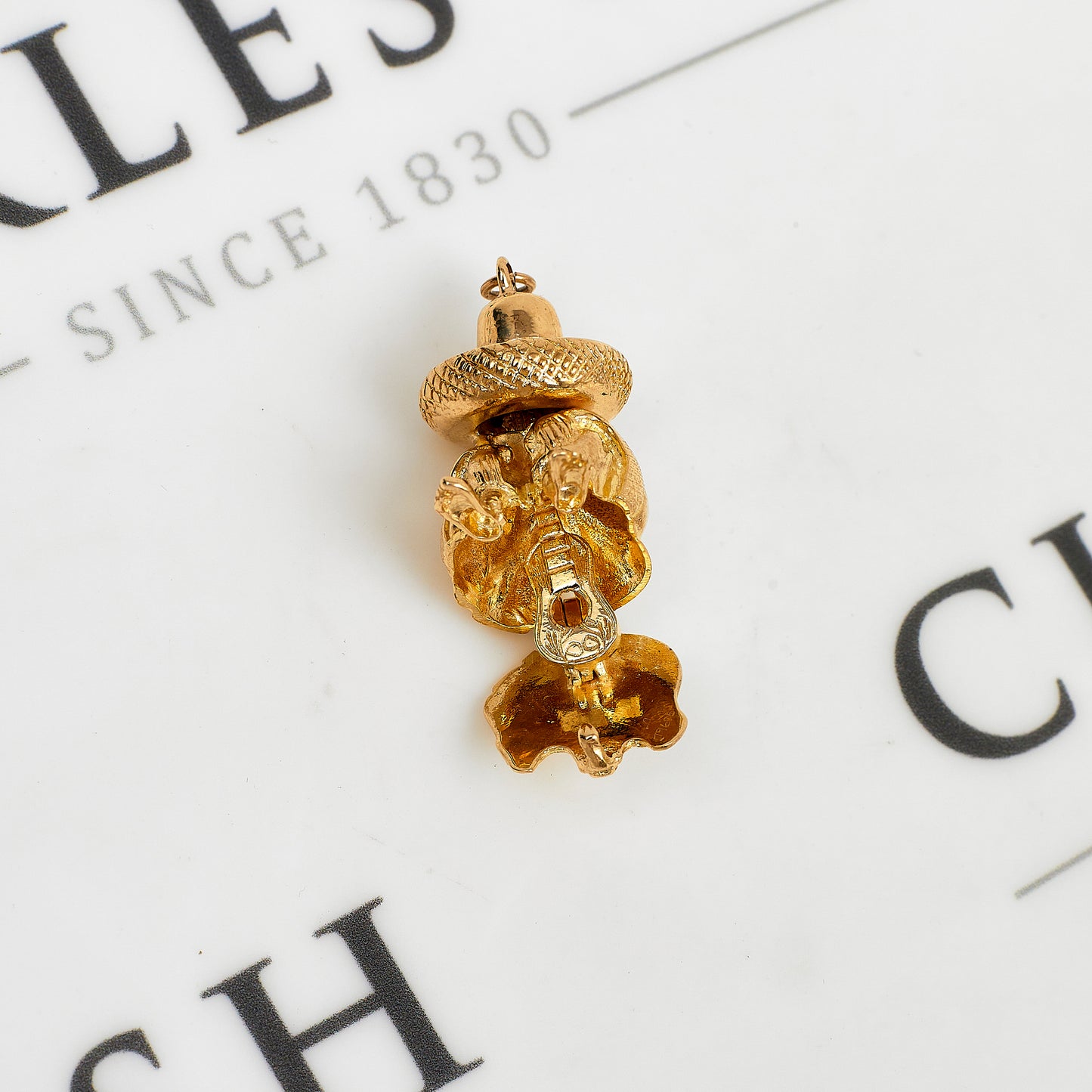 Pre-Owned 9ct Gold Man In Sombrero & Guitar Charm
