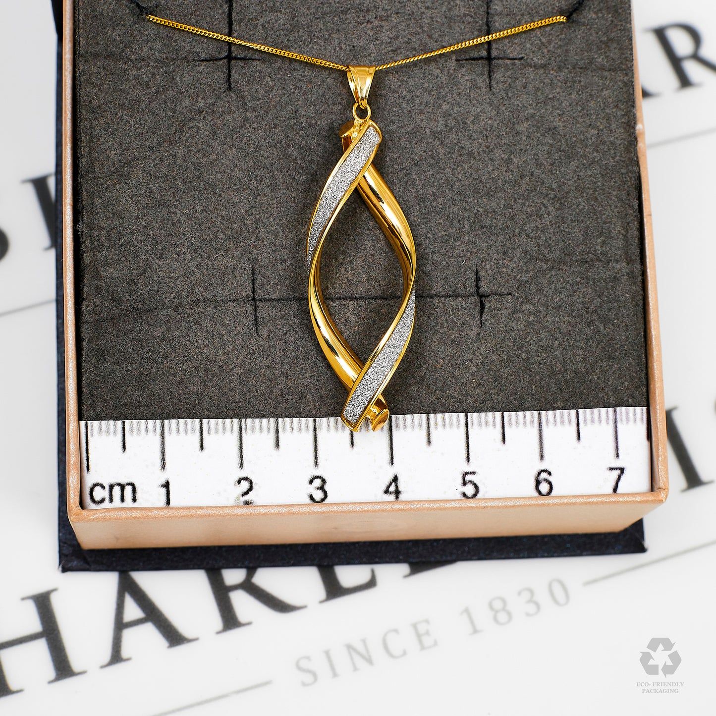 Pre-Owned 9ct Gold 2 Tone Frosted Twist Pendant & Chain