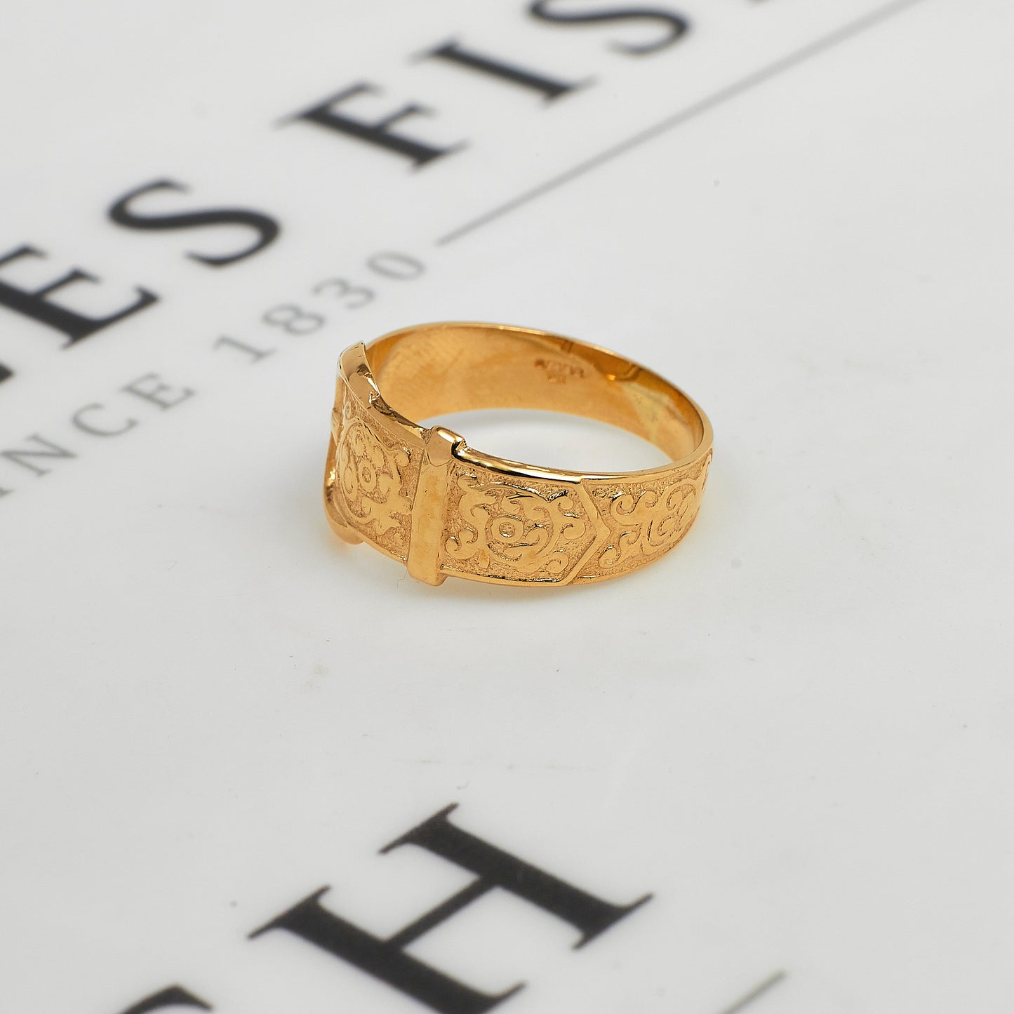 Pre-Owned 9ct Gold Pattern Buckle Ring Size T