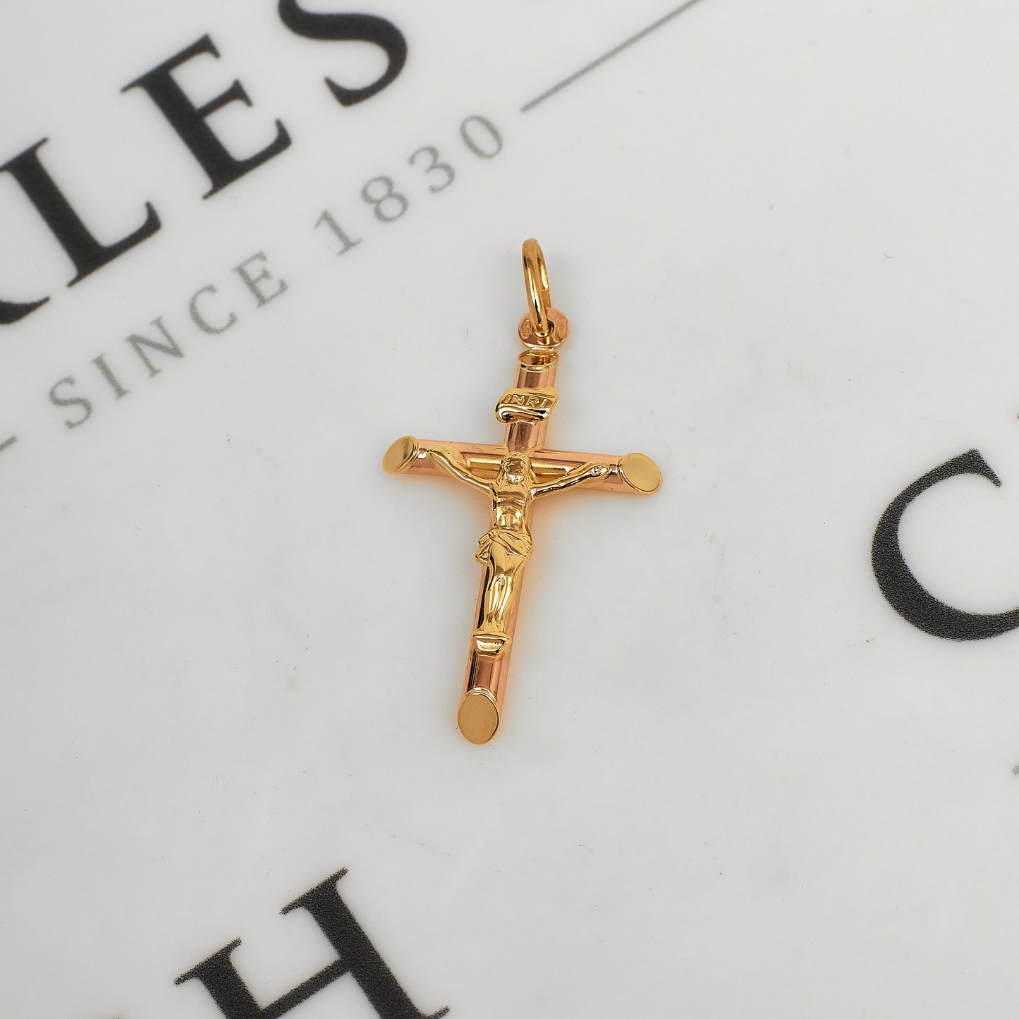Pre-Owned 9ct Gold Hollow Crucifix Pendant