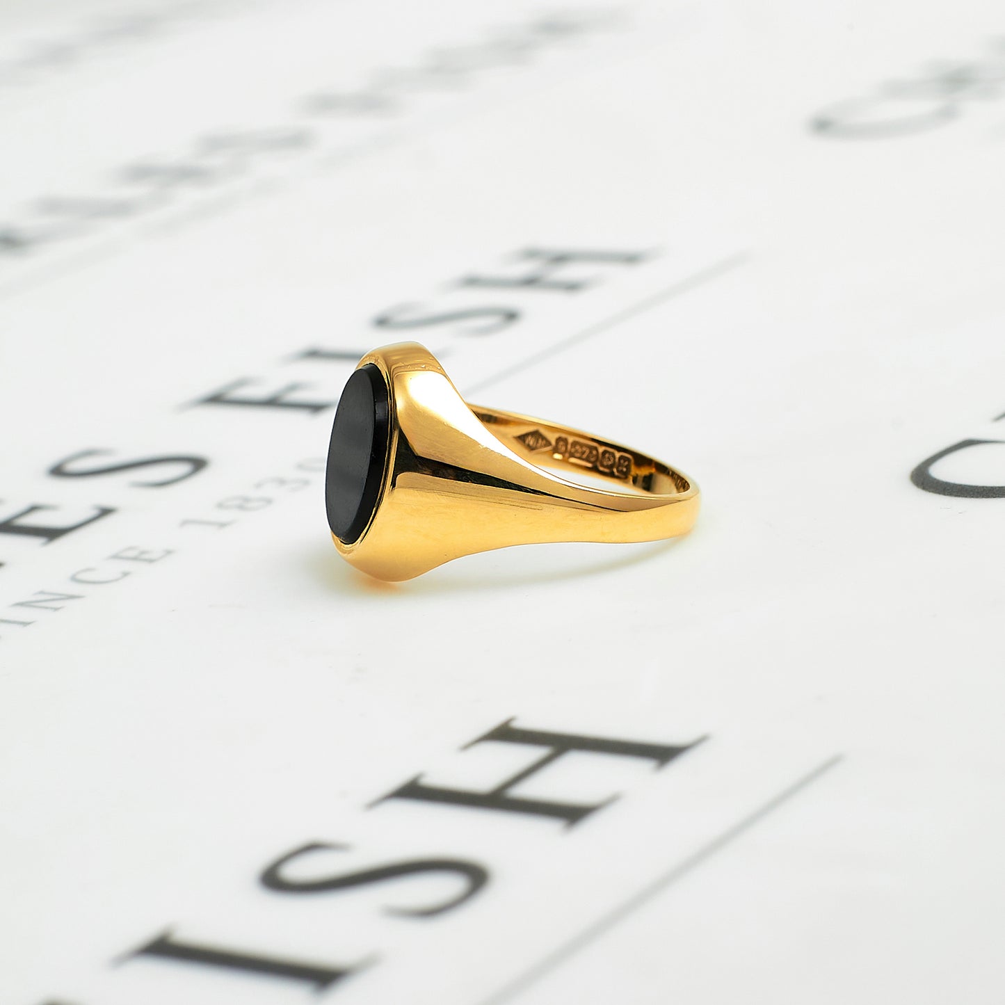 Pre-Owned 9ct Gold Oval Onyx Signet Ring Size S