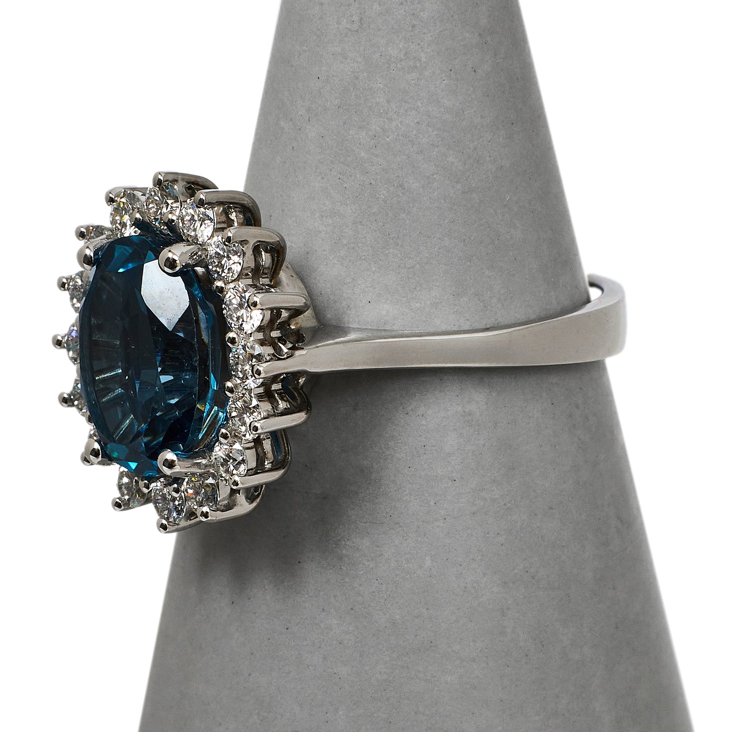 Pre-Owned 18ct White Gold Blue Topaz & Diamond Cluster Ring