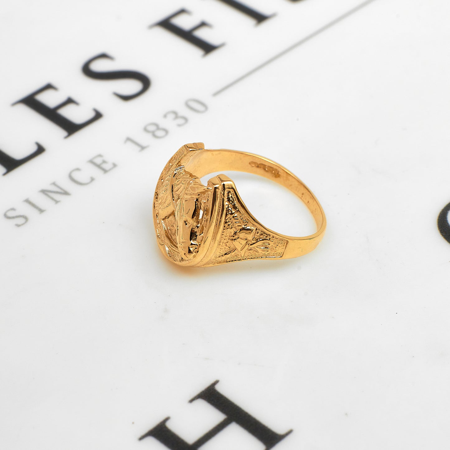 Pre-Owned 9ct Gold Mens Horse Head & Horseshoe Ring Size V