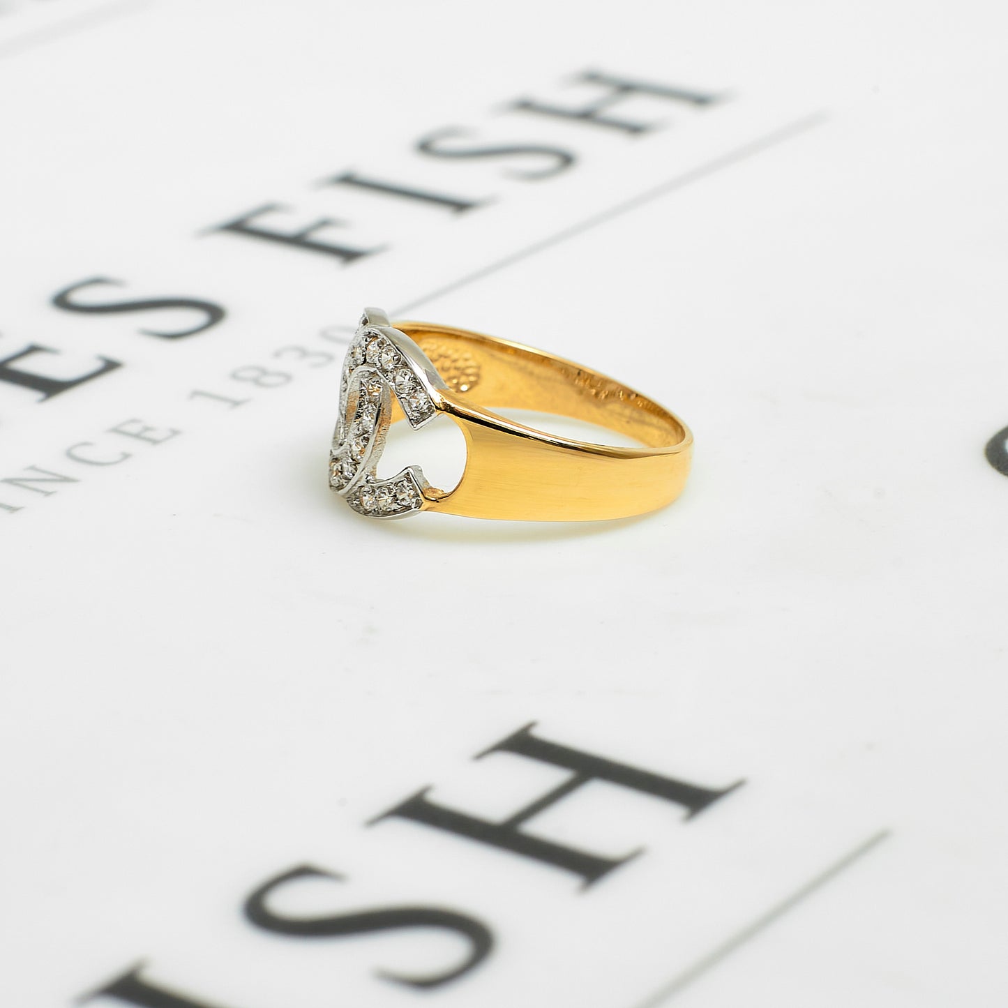 Pre-Owned 9ct Gold CZ Crossed C Design Dress Ring