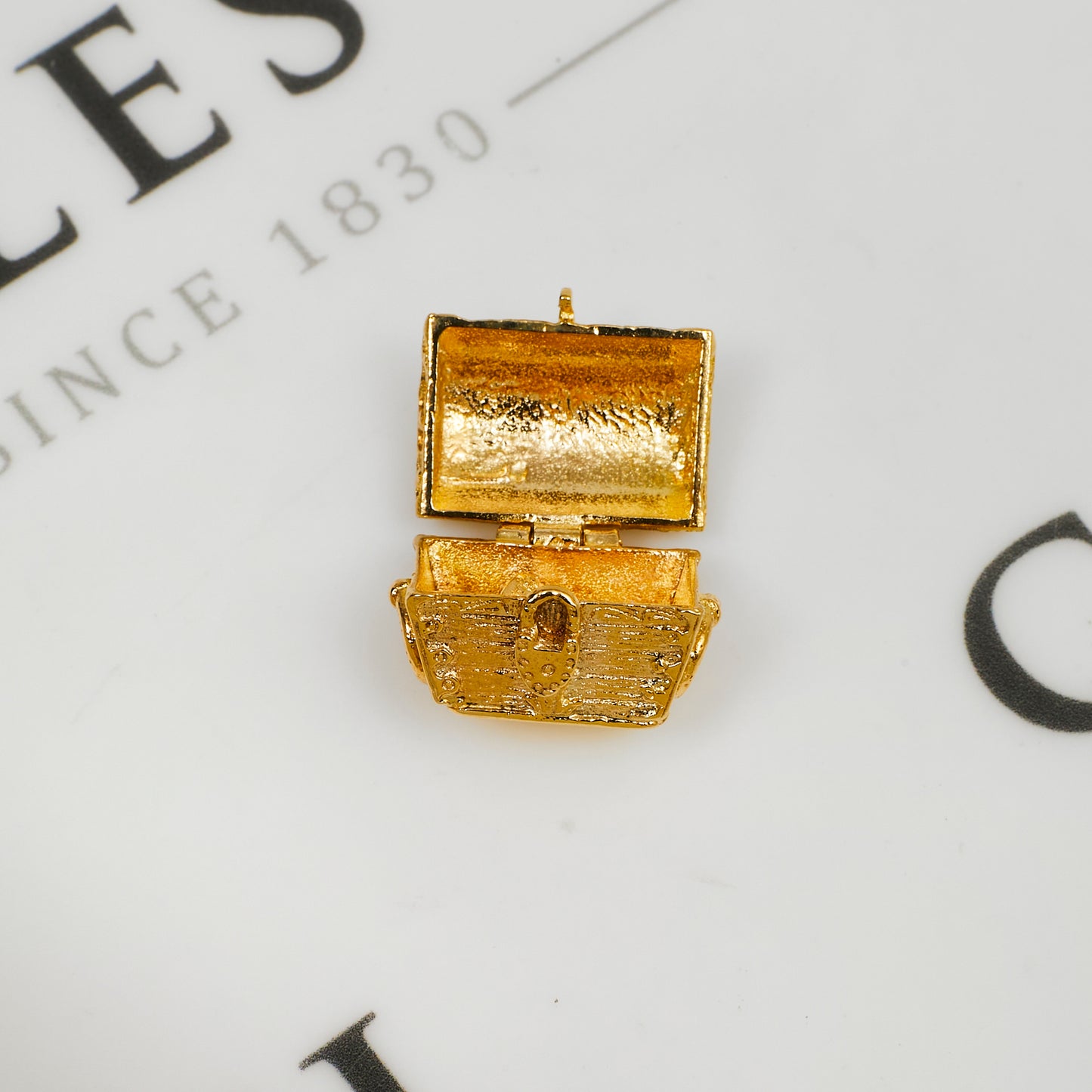 Pre-Owned 9ct Gold Treasure Chest Charm