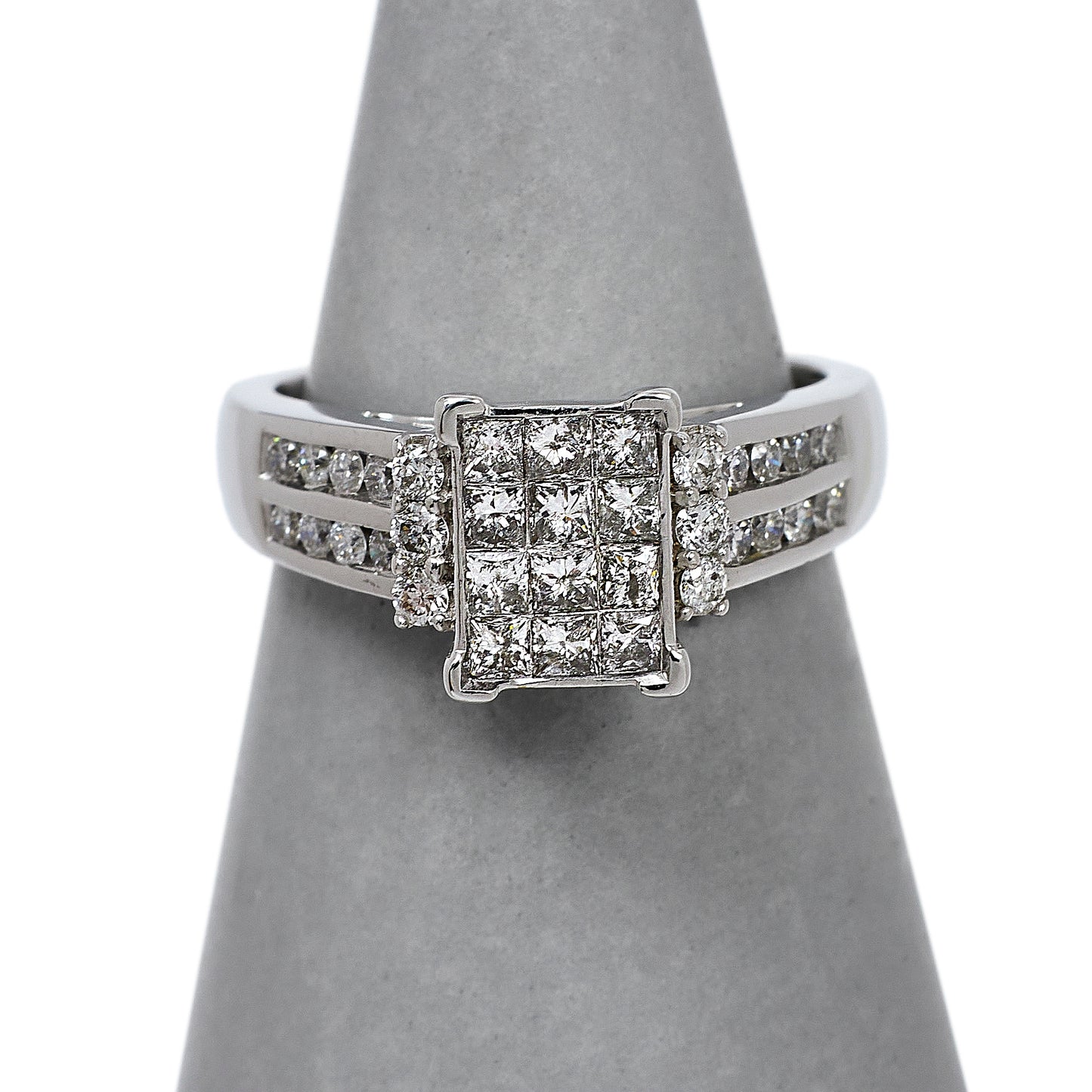 Pre-Owned 18ct White Gold Princess Cut Diamond Ring Size L