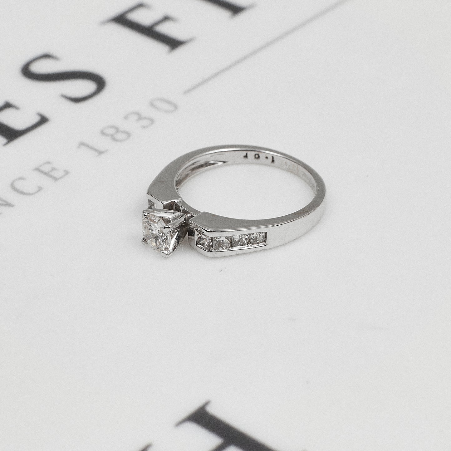 Pre-Owned 18ct White Gold Diamond Ring & Diamond Shoulders