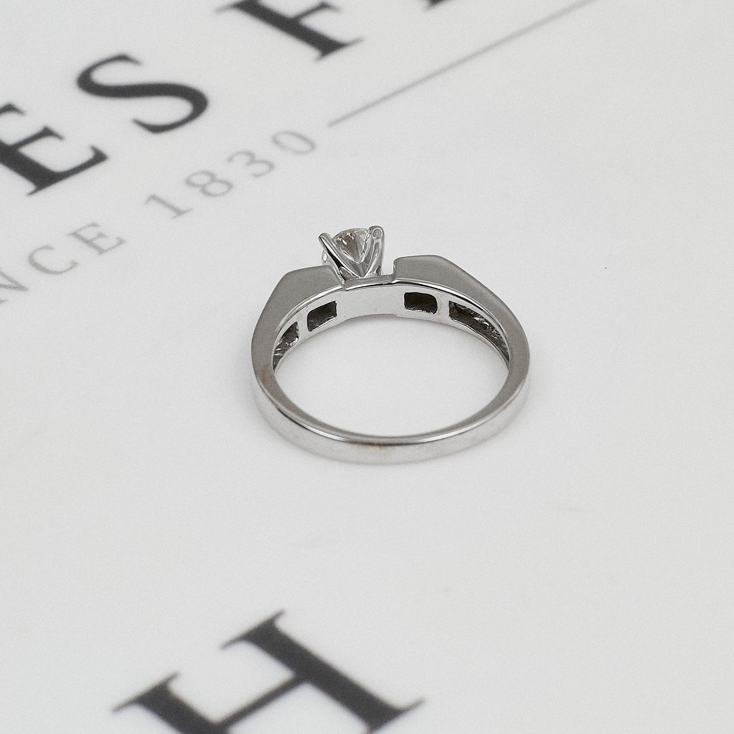 Pre-Owned 18ct White Gold Diamond Ring & Diamond Shoulders