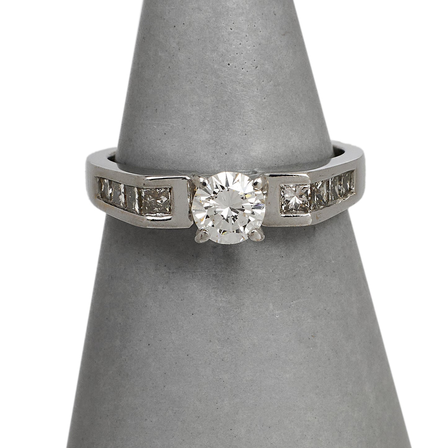 Pre-Owned 18ct White Gold Diamond Ring & Diamond Shoulders