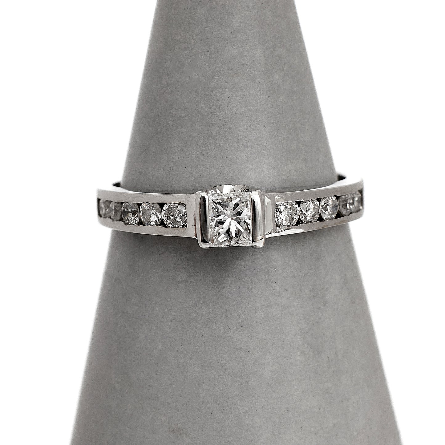 Pre-Owned 18ct White Gold Princess Cut Diamond Ring Size M