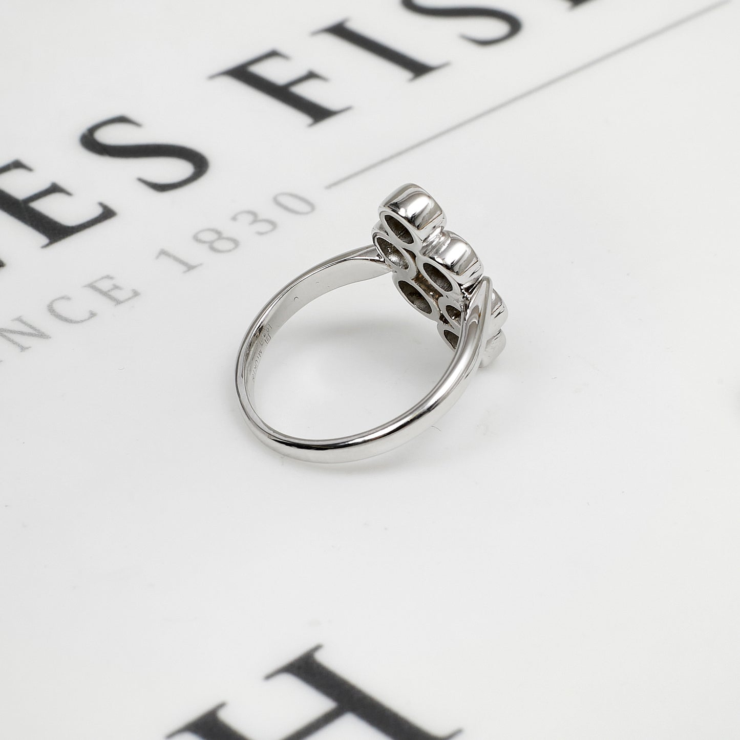 Pre-Owned 18ct White Gold 6 Rub Over Diamond Ring Size M