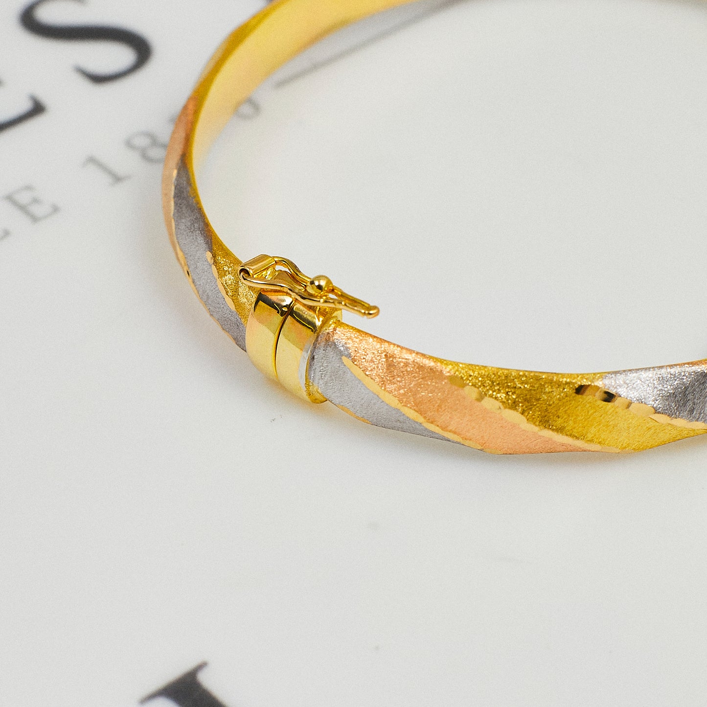 Pre-Owned 9ct Gold Tricolor Hinged Bangle