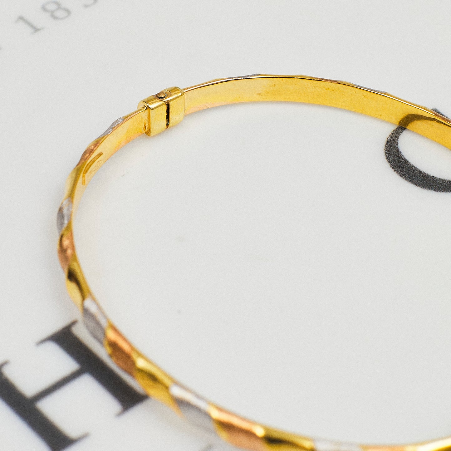 Pre-Owned 9ct Gold Tricolor Hinged Bangle