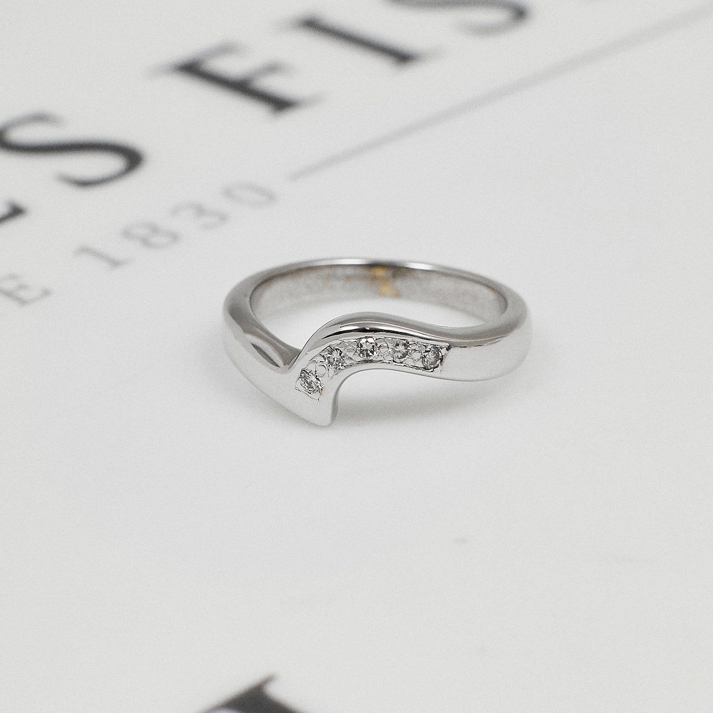 Pre-Owned 9ct White Gold 5 Diamond Cutout Ring Size J