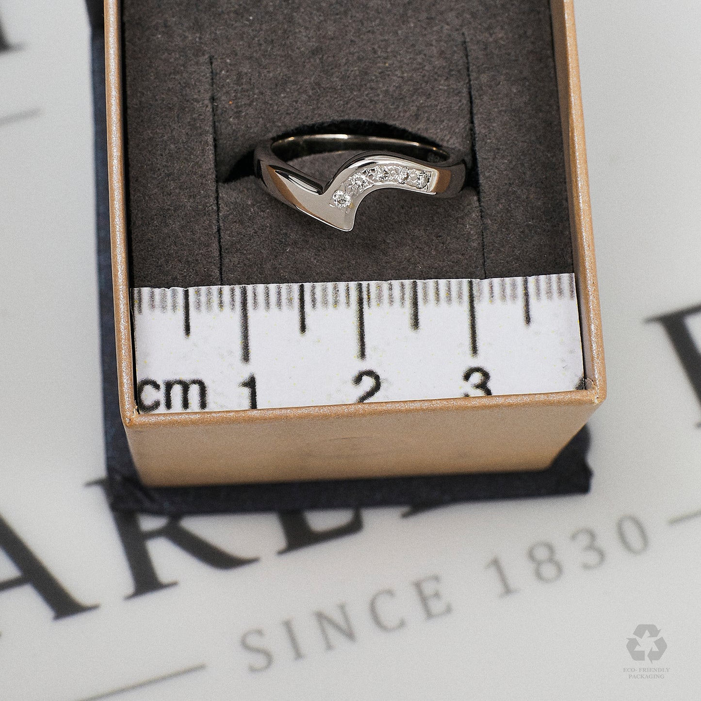 Pre-Owned 9ct White Gold 5 Diamond Cutout Ring Size J
