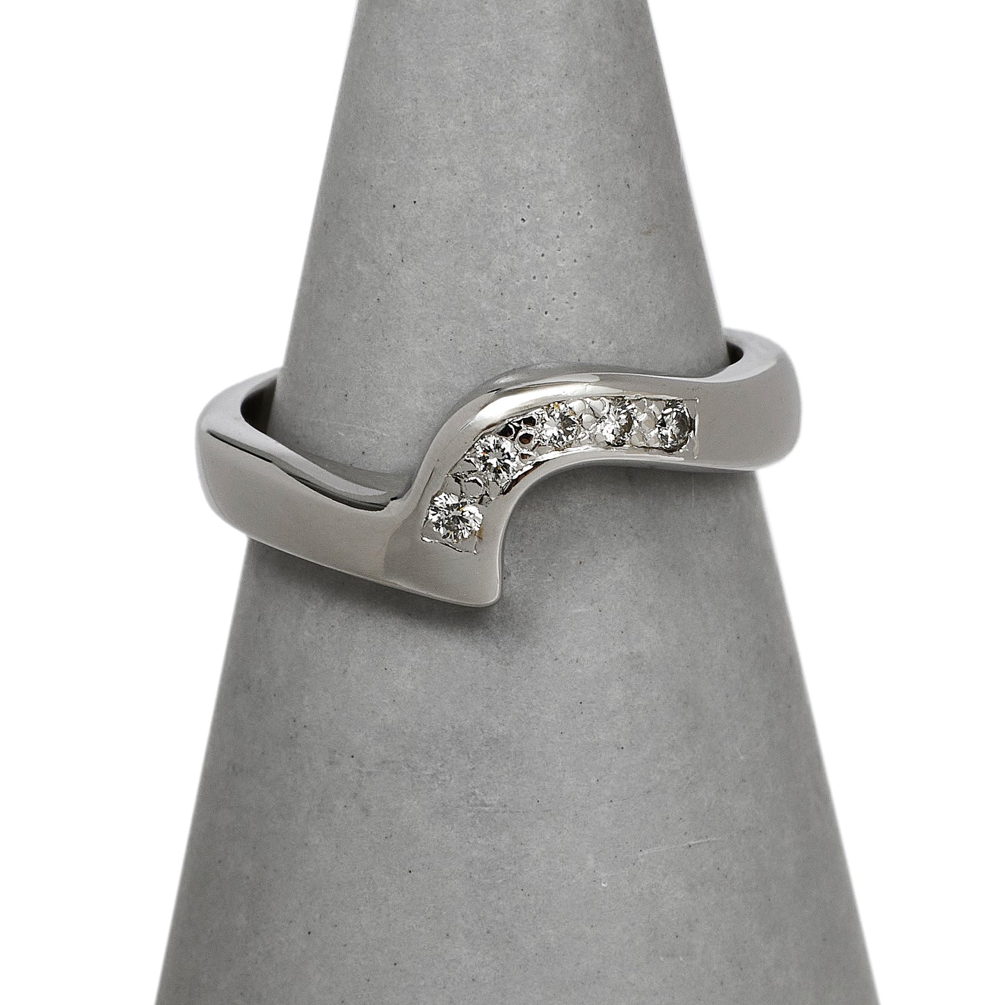 Pre-Owned 9ct White Gold 5 Diamond Cutout Ring Size J