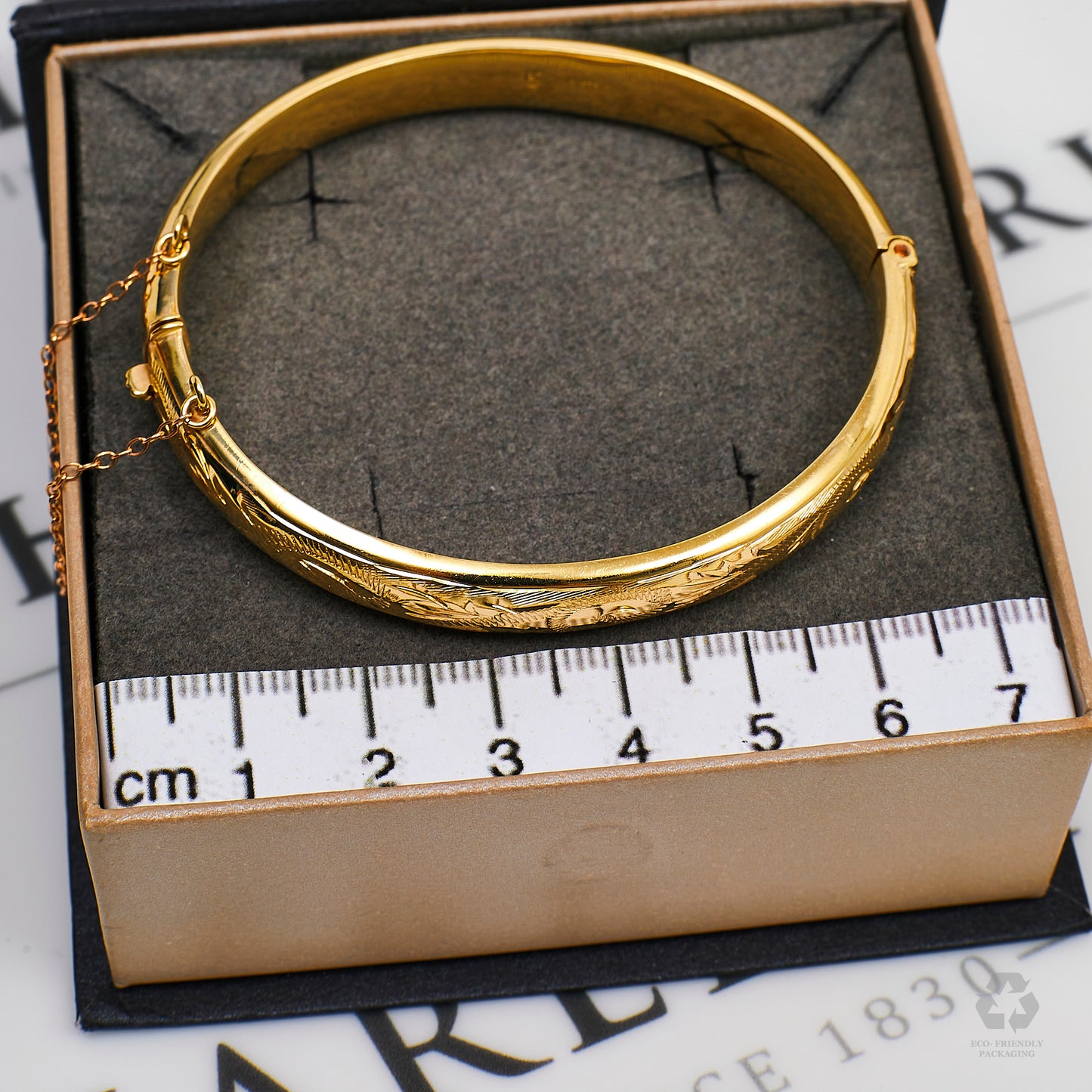 Pre-Owned 9ct Gold Swirl Design Hinged Bangle