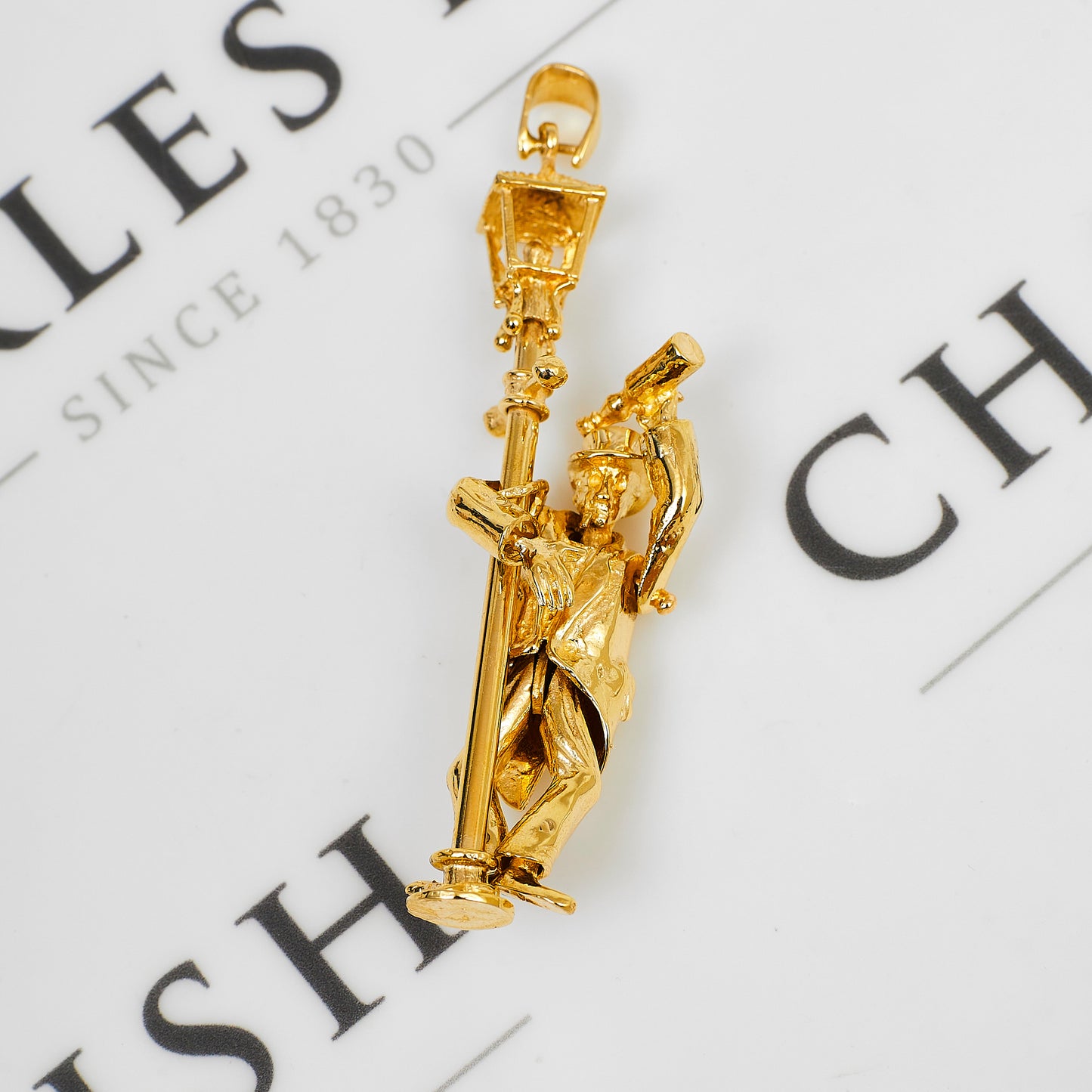 Pre-Owned 9ct Gold Top Hatted Man Under Lampost Pendant