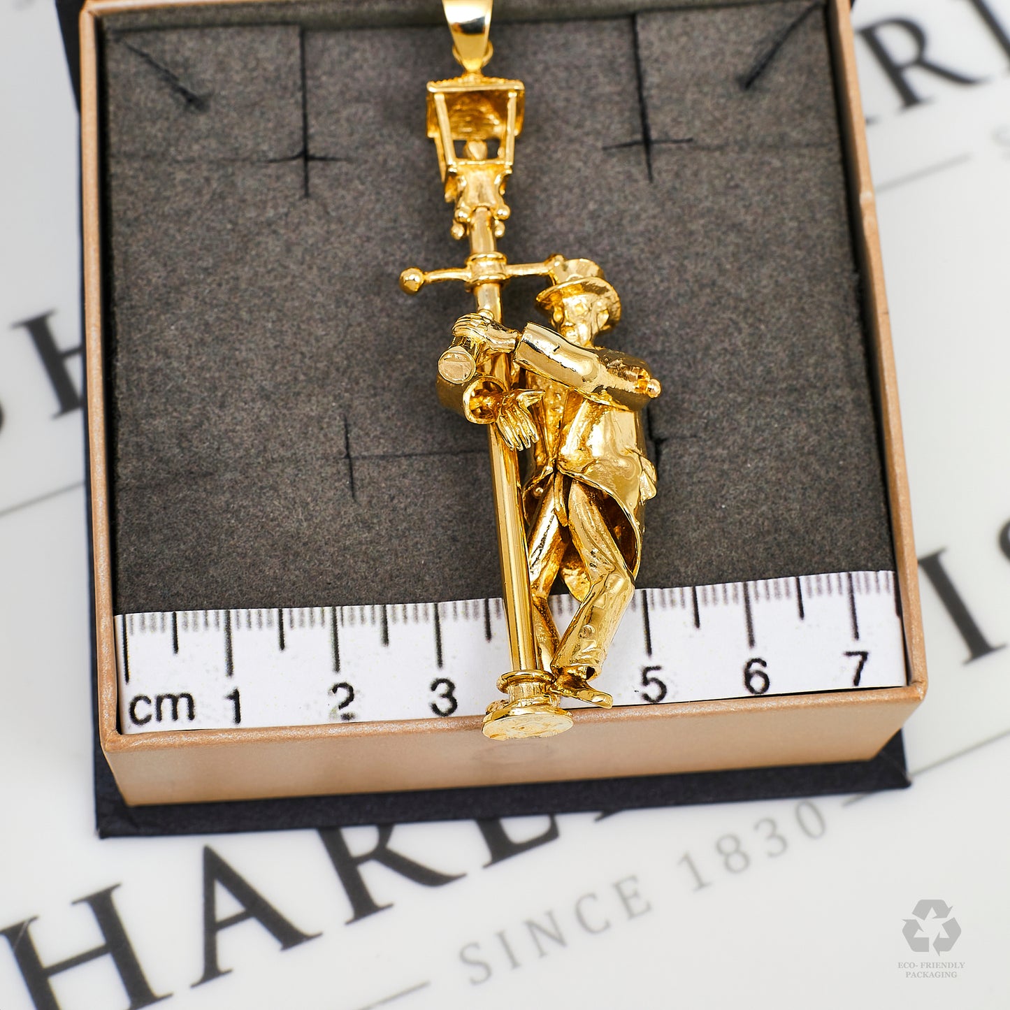 Pre-Owned 9ct Gold Top Hatted Man Under Lampost Pendant