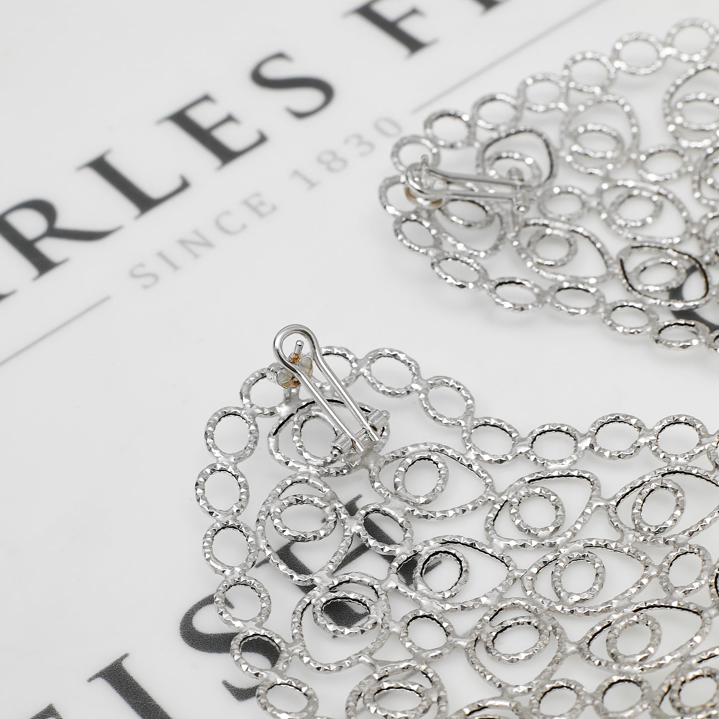 Pre-Owned 18ct White Gold Oversized Circle Design Earrings