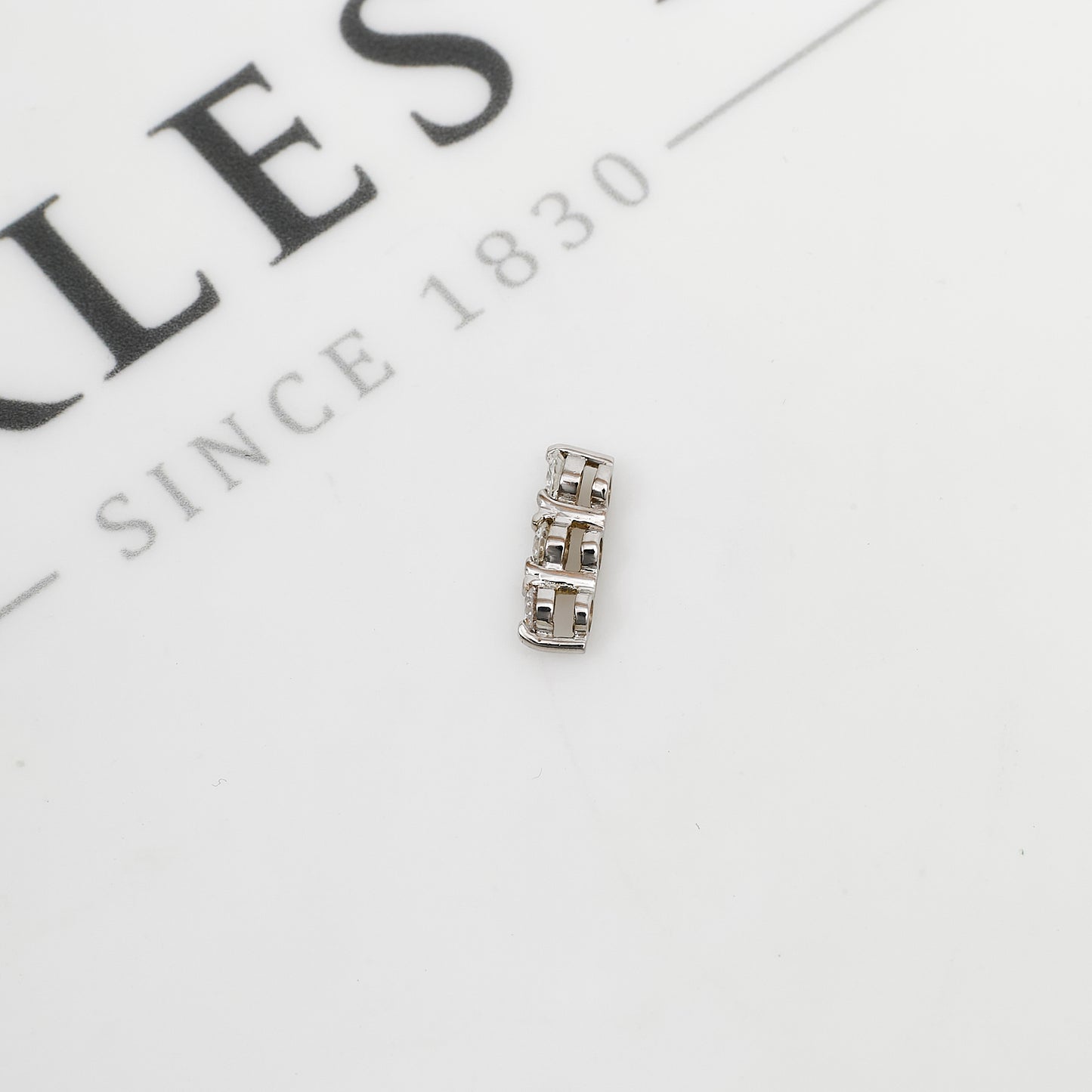 Pre-Owned 18ct White Gold 3 Diamond Pendant