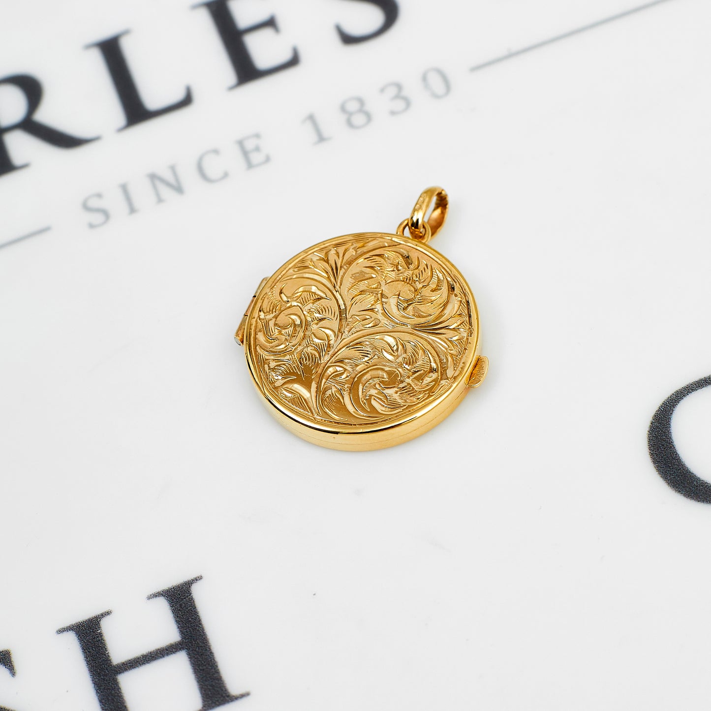 Pre-Owned 9ct Gold Round Swirl Pattern Locket