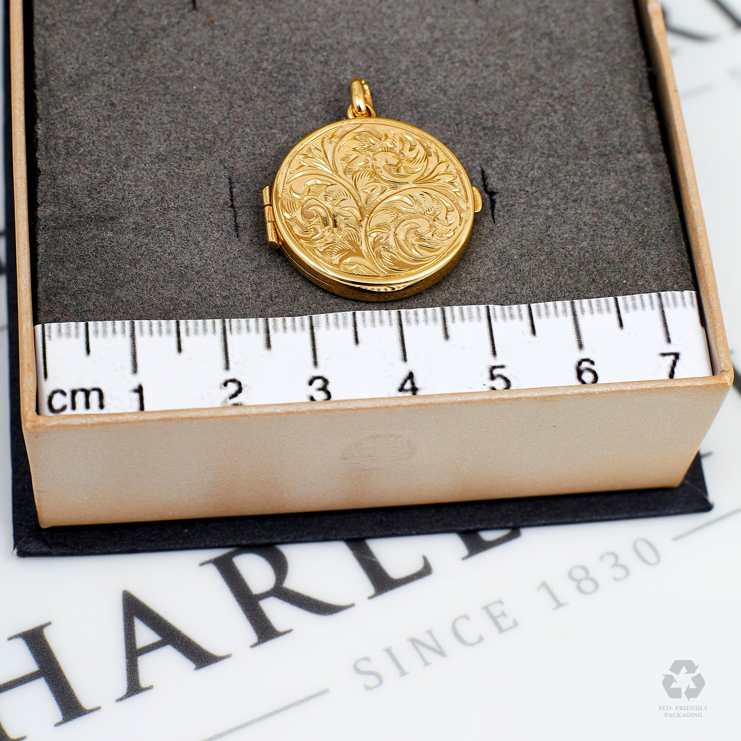 Pre-Owned 9ct Gold Round Swirl Pattern Locket