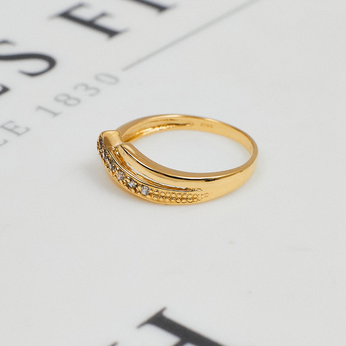 Pre-Owned 14ct Gold 6 CZ Dress Ring Size R.5