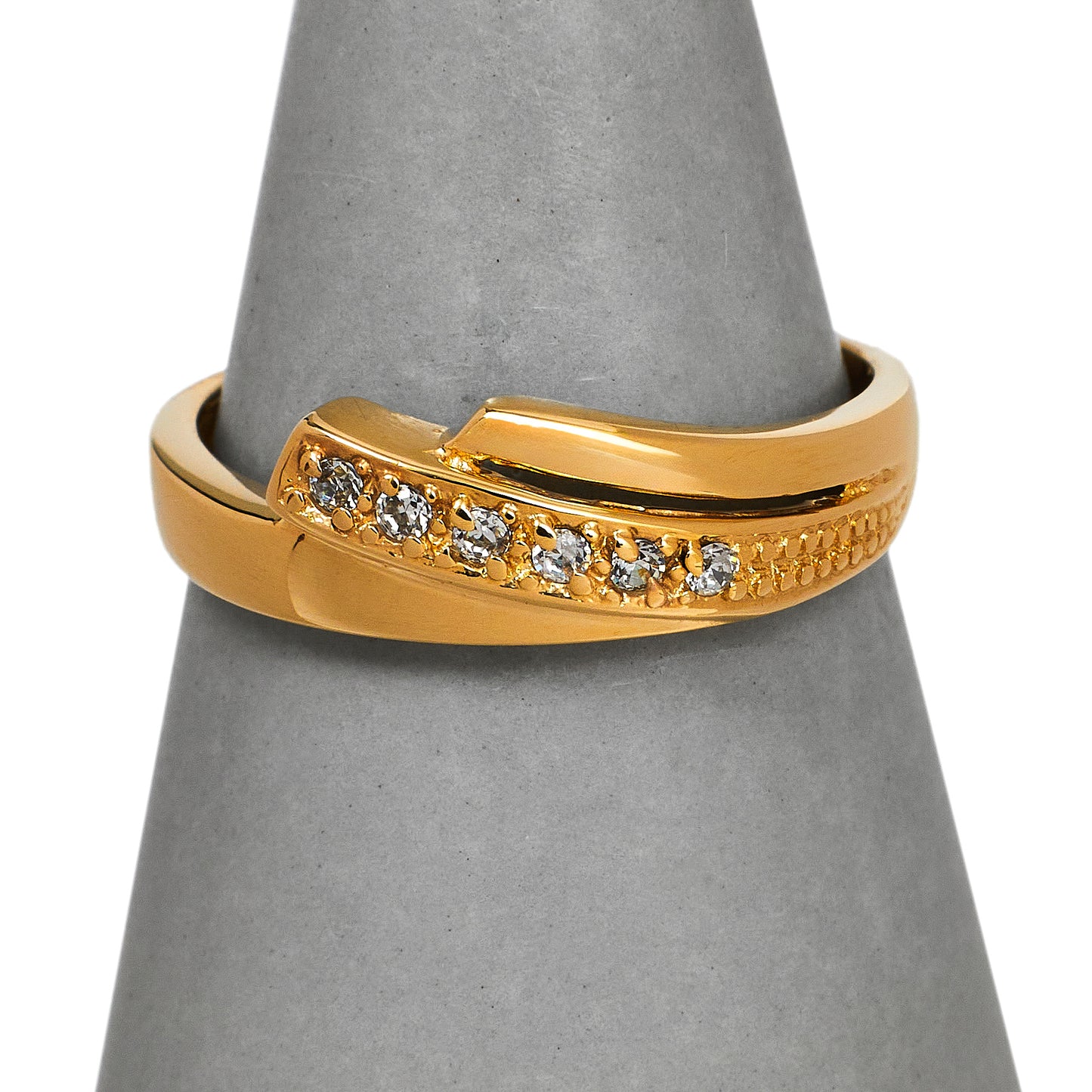 Pre-Owned 14ct Gold 6 CZ Dress Ring Size R.5