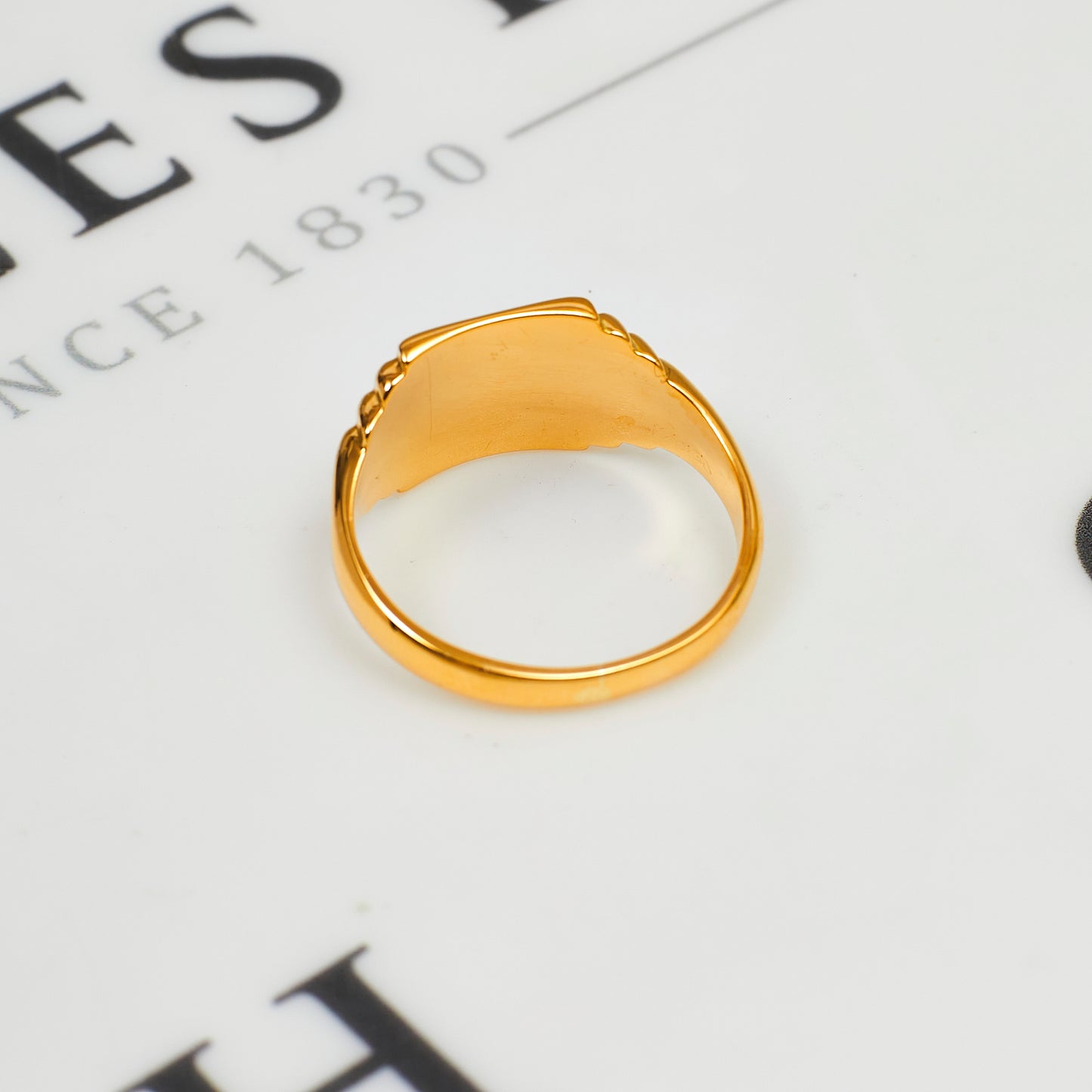 Pre-Owned 18ct Gold Rectangular Signet Ring Size Q