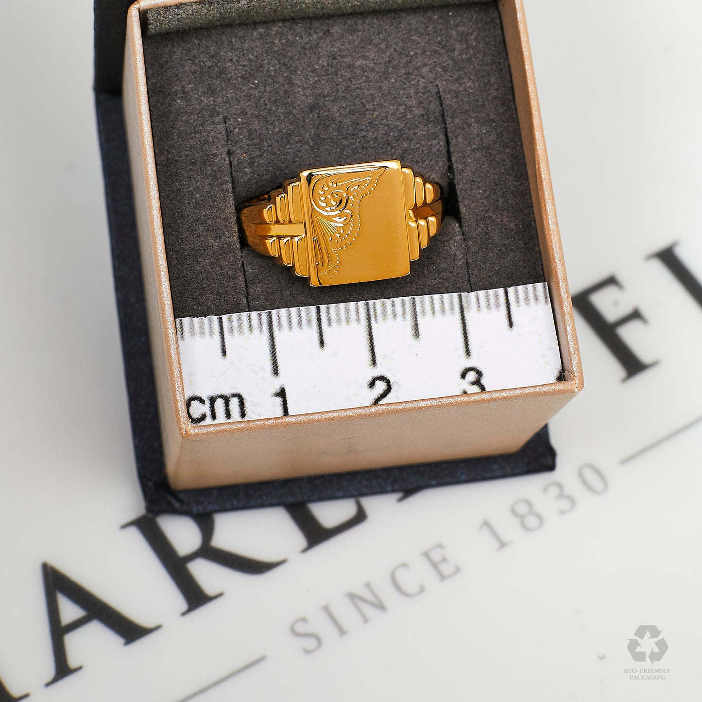 Pre-Owned 18ct Gold Rectangular Signet Ring Size Q