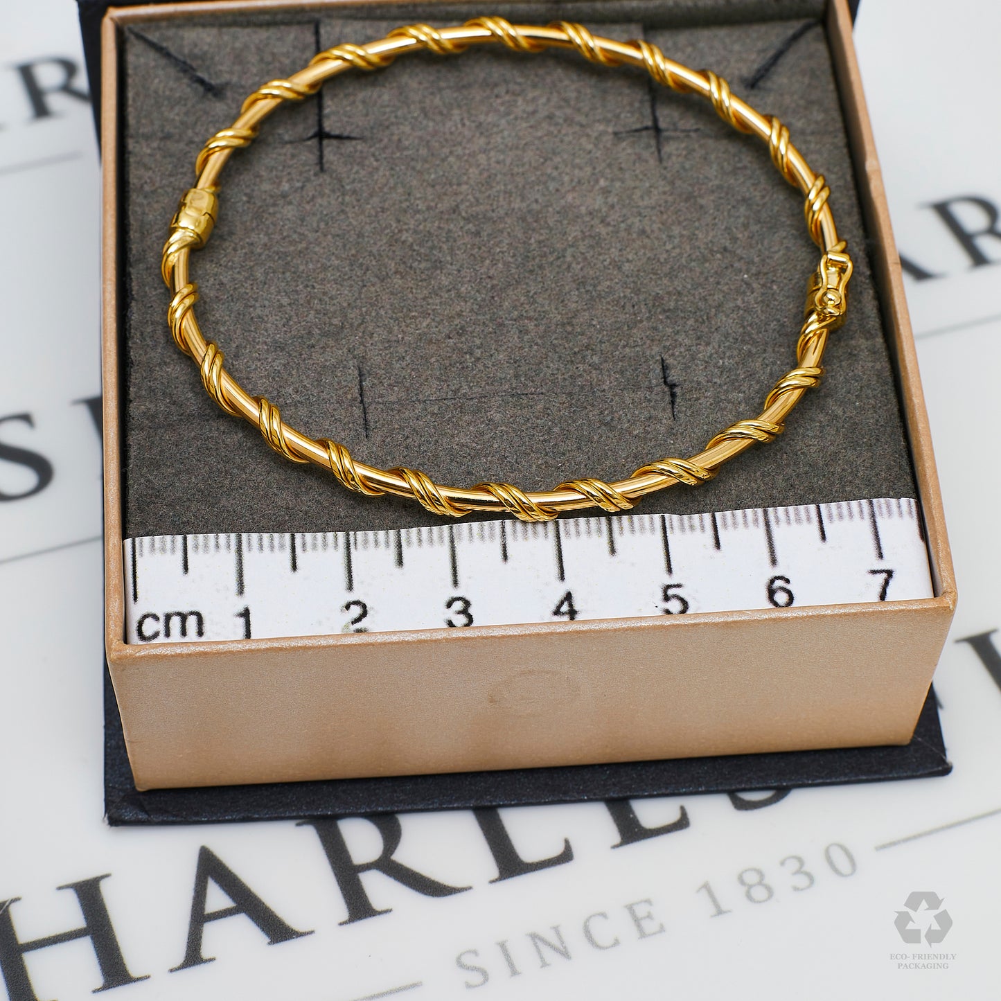 Pre-Owned 14ct Gold Twist Design Hinged Bangle