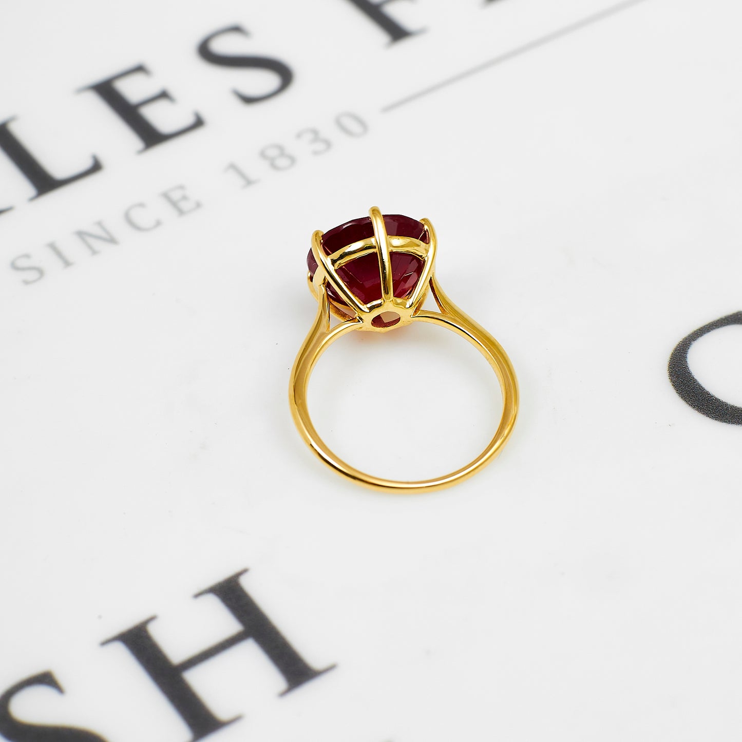 Pre-Owned 9ct Gold Round Synthetic Stone Dress Ring Size O