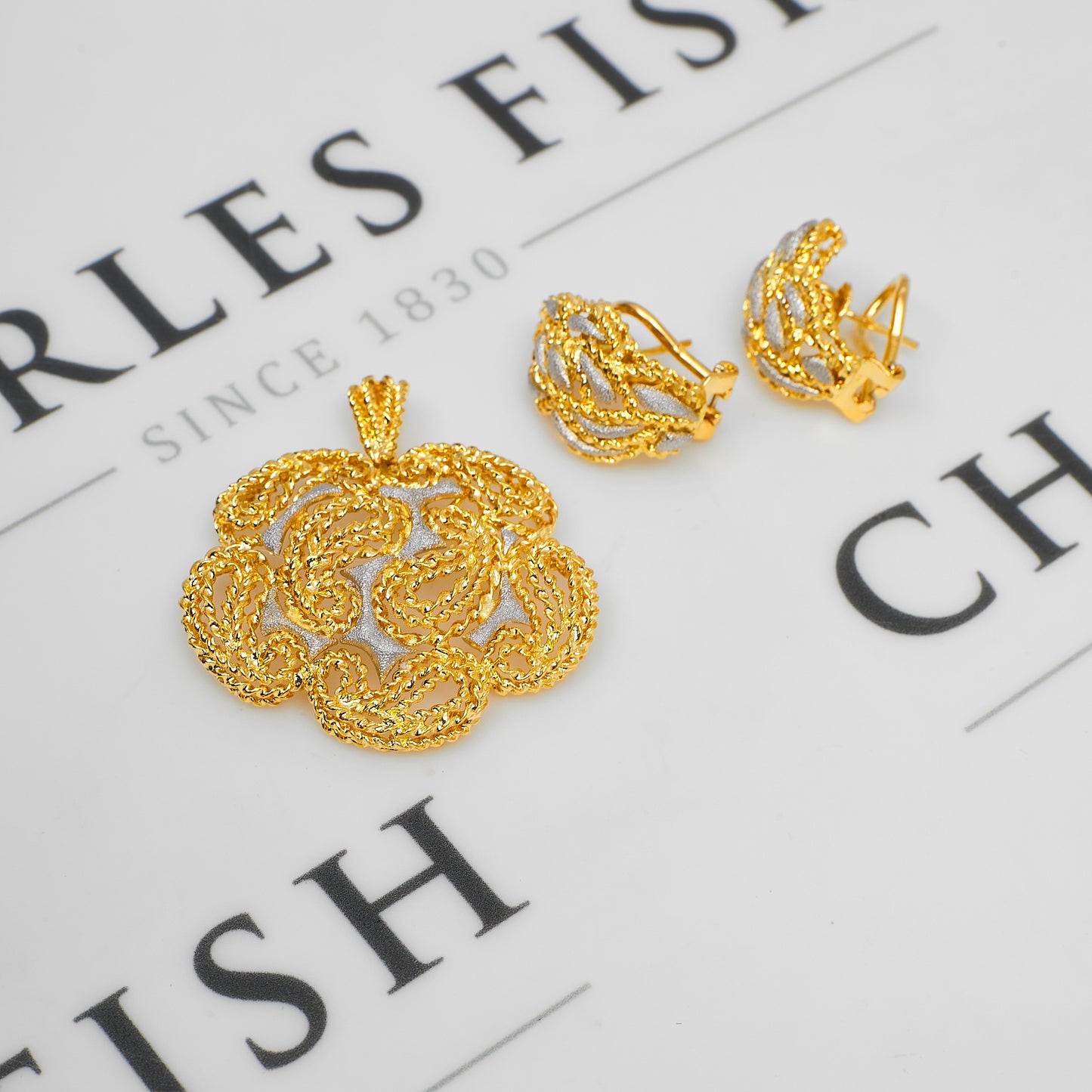 Pre-Owned 18ct Gold 2 Tone Filigree Earring & Pendant SET