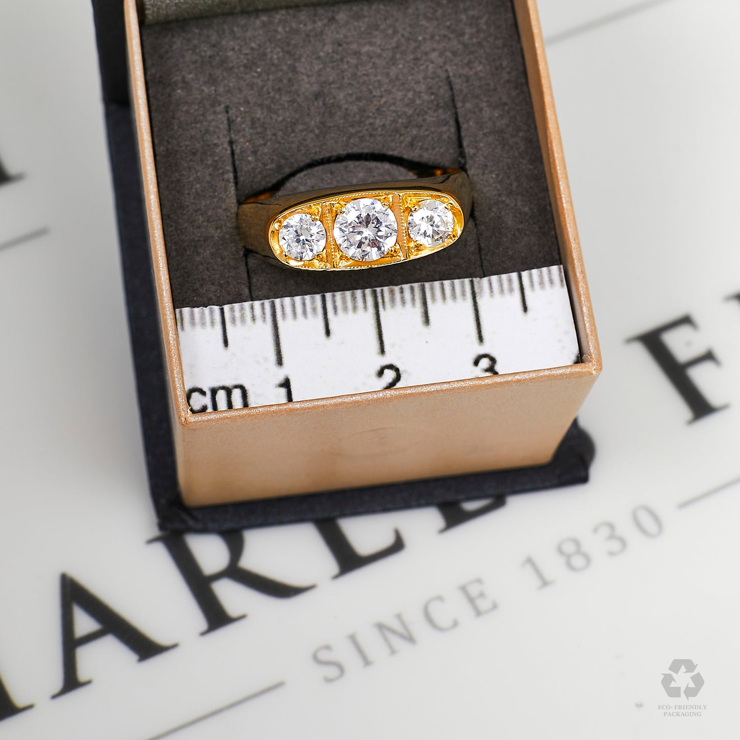Pre-Owned 9ct Gold Mens 3 CZ Flush Set Flat Top Ring Size Z