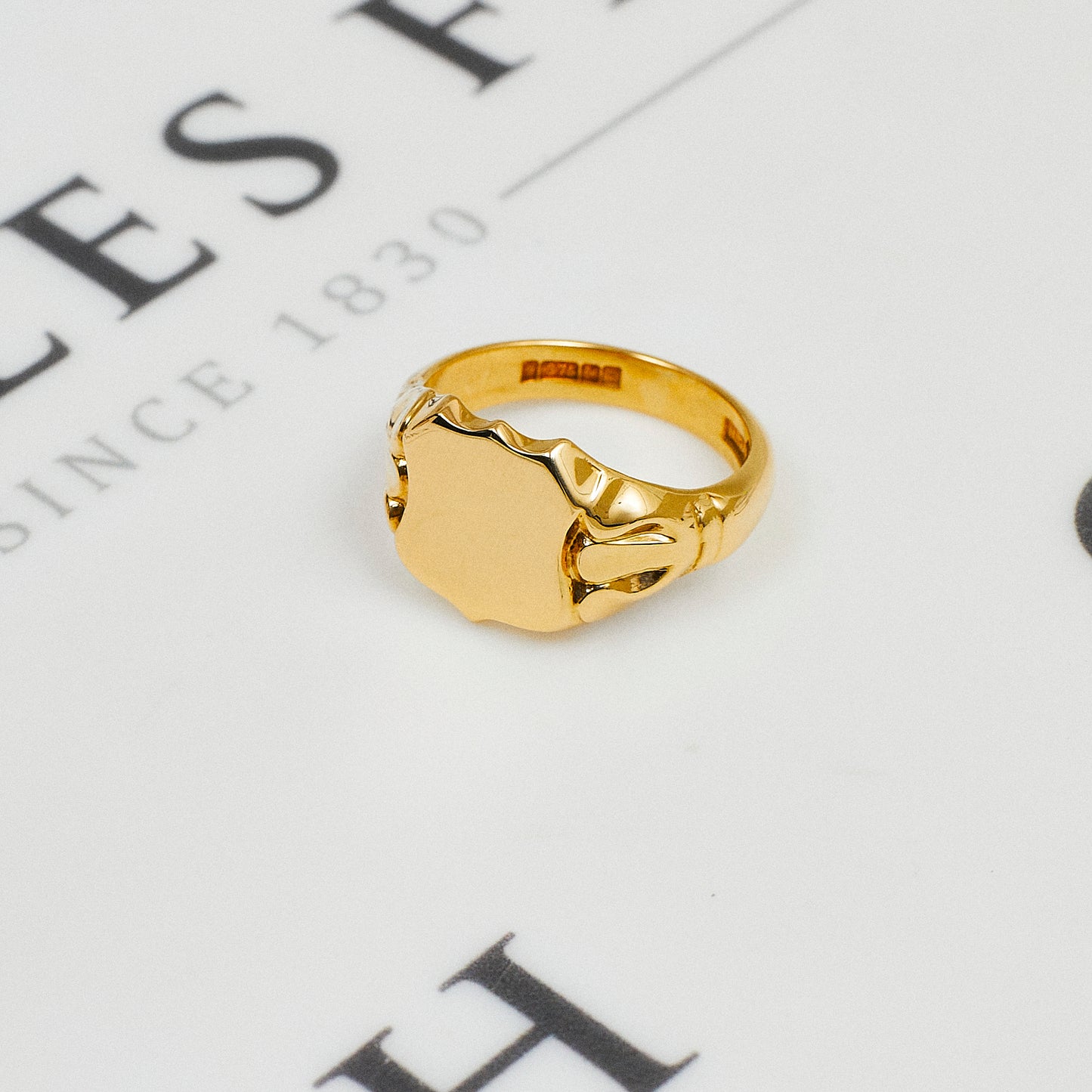 Pre-Owned 9ct Gold Shield Shape Signet Ring Size S