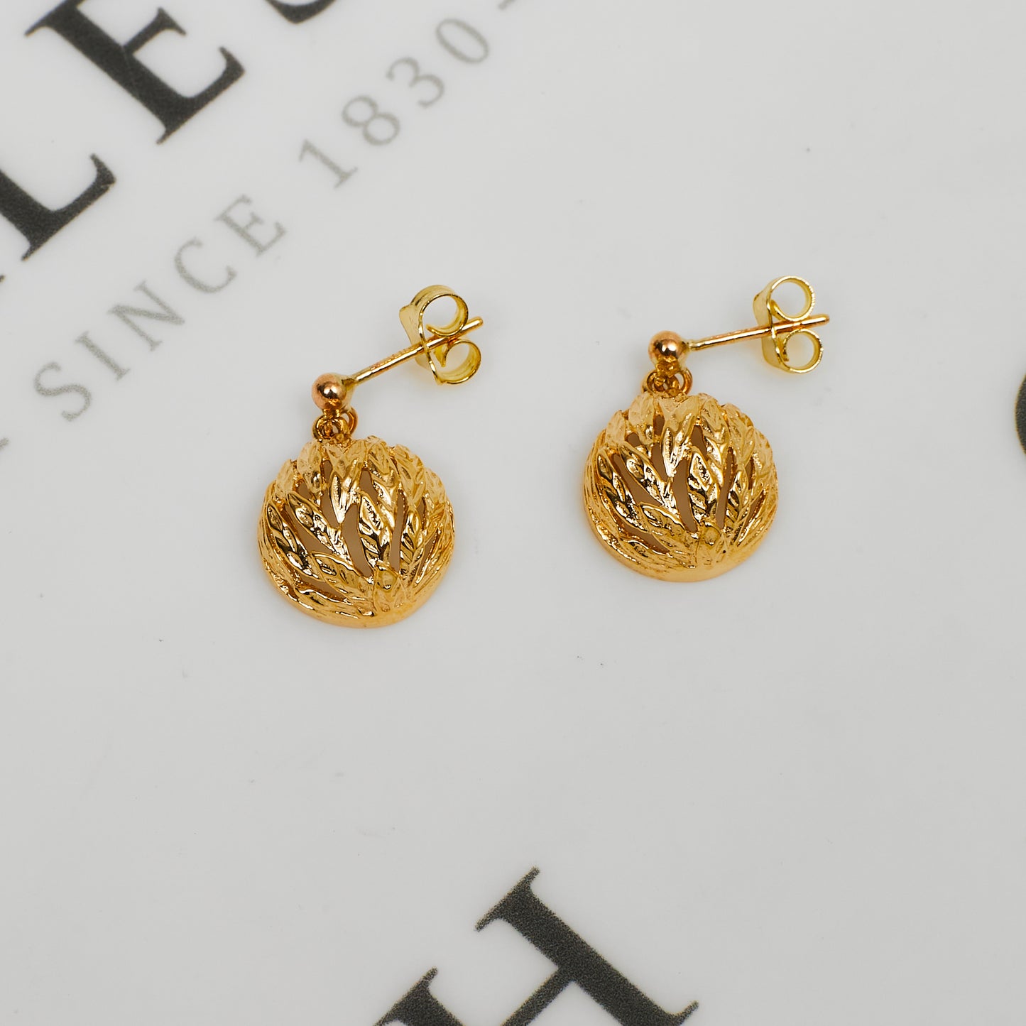 Pre-Owned 9ct Gold Leaf Design Domed Drop Earrings