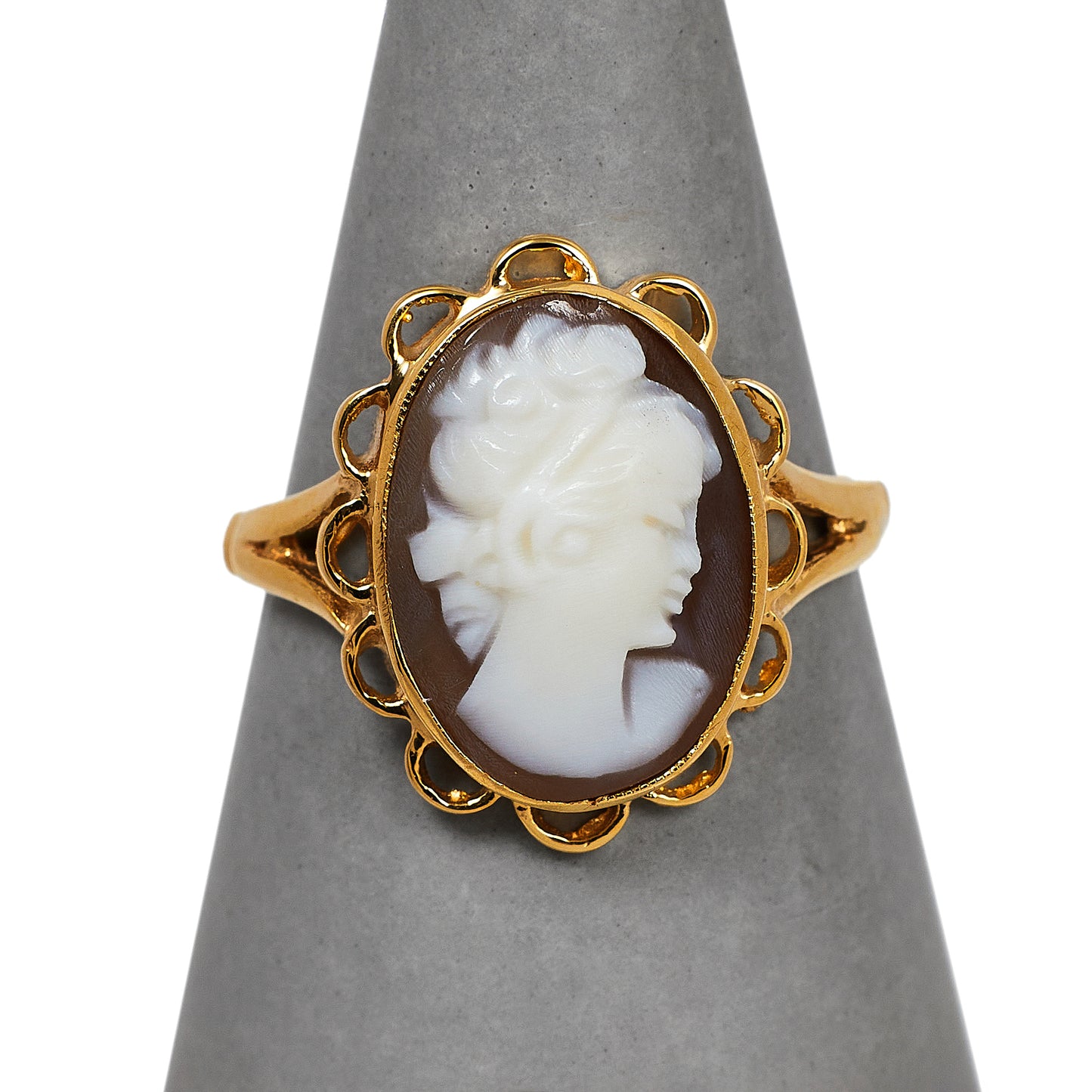 Pre-Owned 9ct Gold Oval Cameo Ring Size N.5